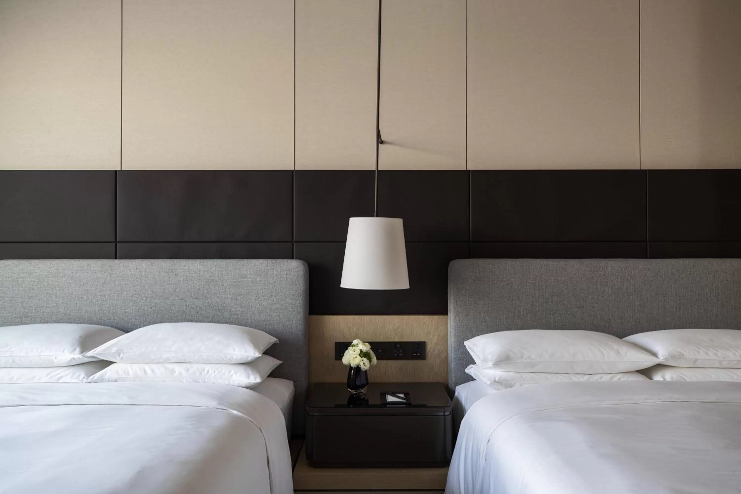 Photo of the whole room, Bed in Yantai Marriott Hotel