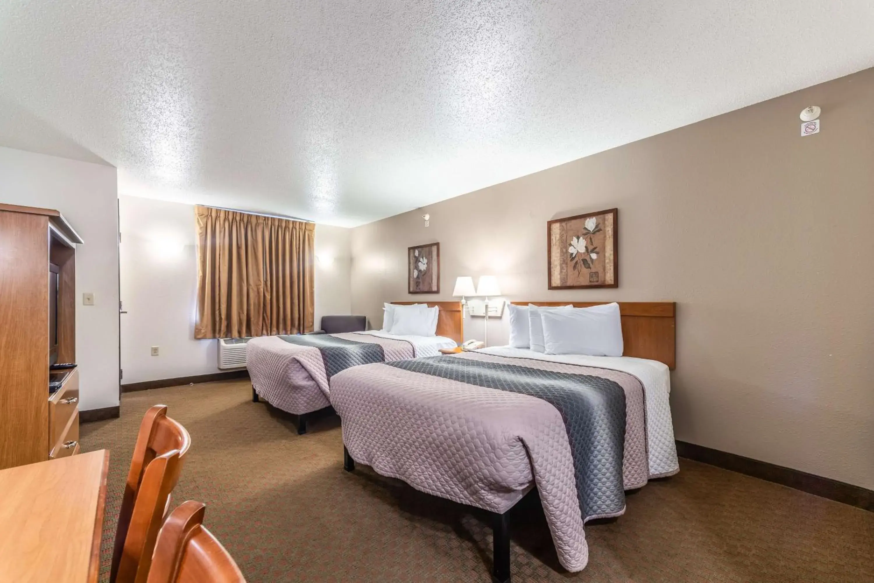 TV and multimedia, Bed in Welcome Suites-O'Fallon