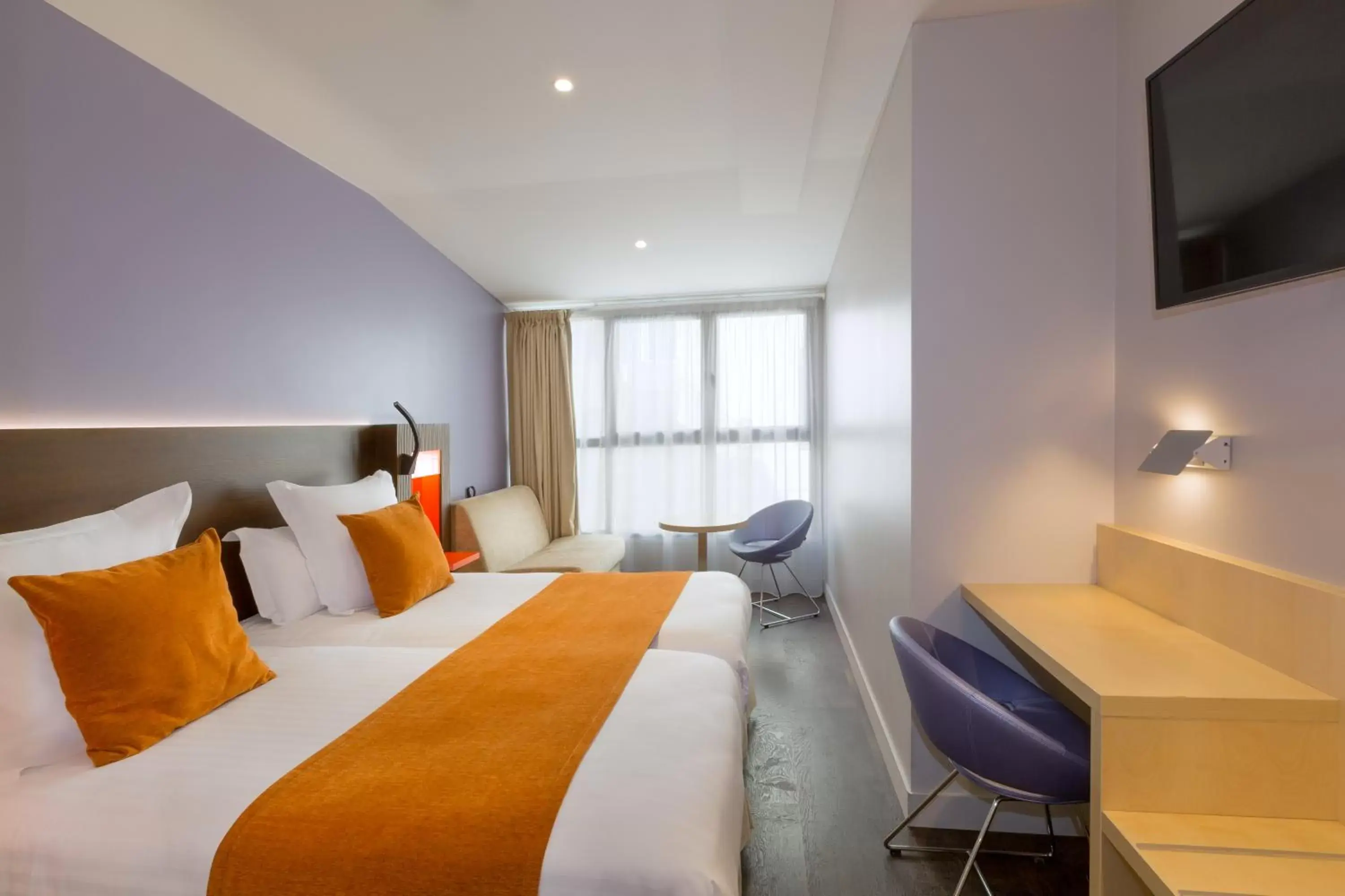 Bed in Best Western Seine West Hotel