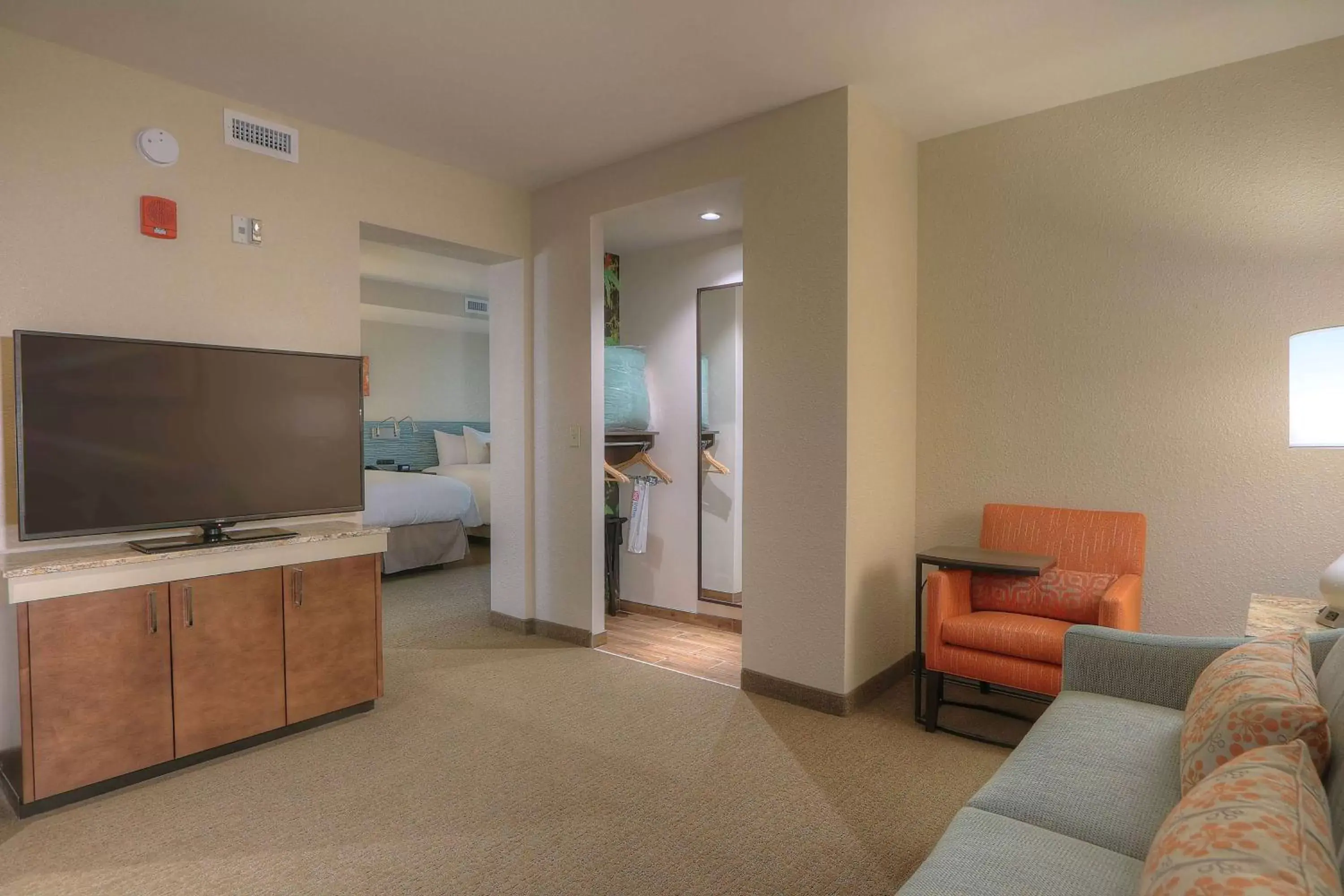 Living room, Seating Area in Hilton Garden Inn Pigeon Forge