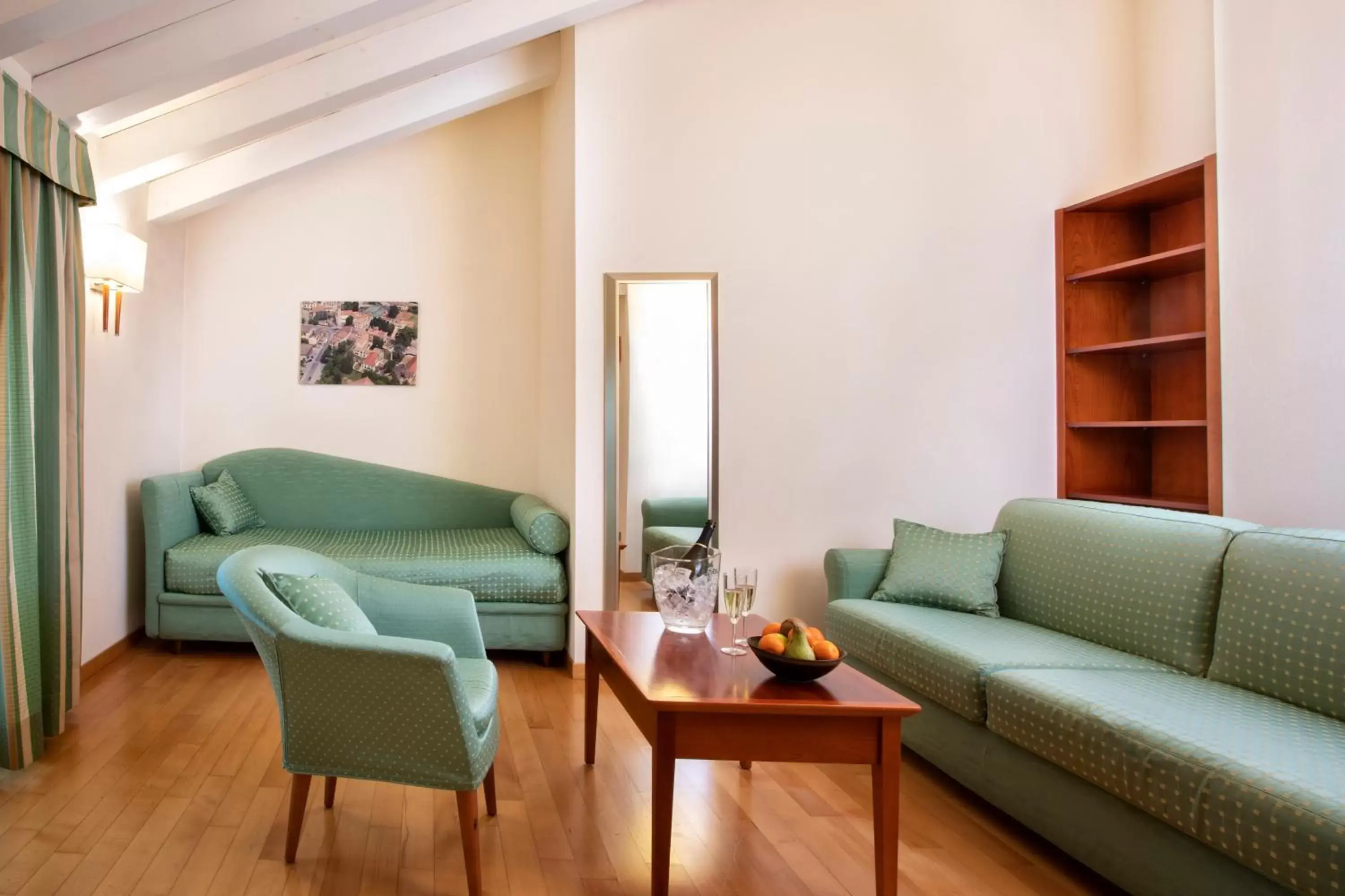 Living room, Seating Area in BEST WESTERN Titian Inn Hotel Treviso