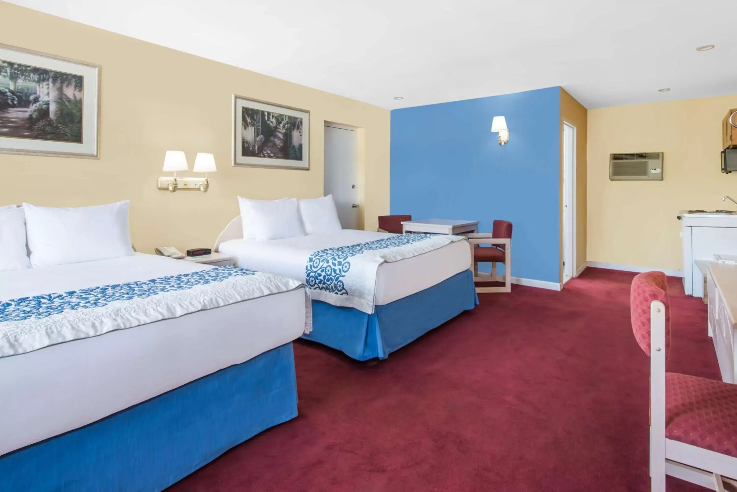 Photo of the whole room, Bed in Days Inn by Wyndham Hicksville Long Island