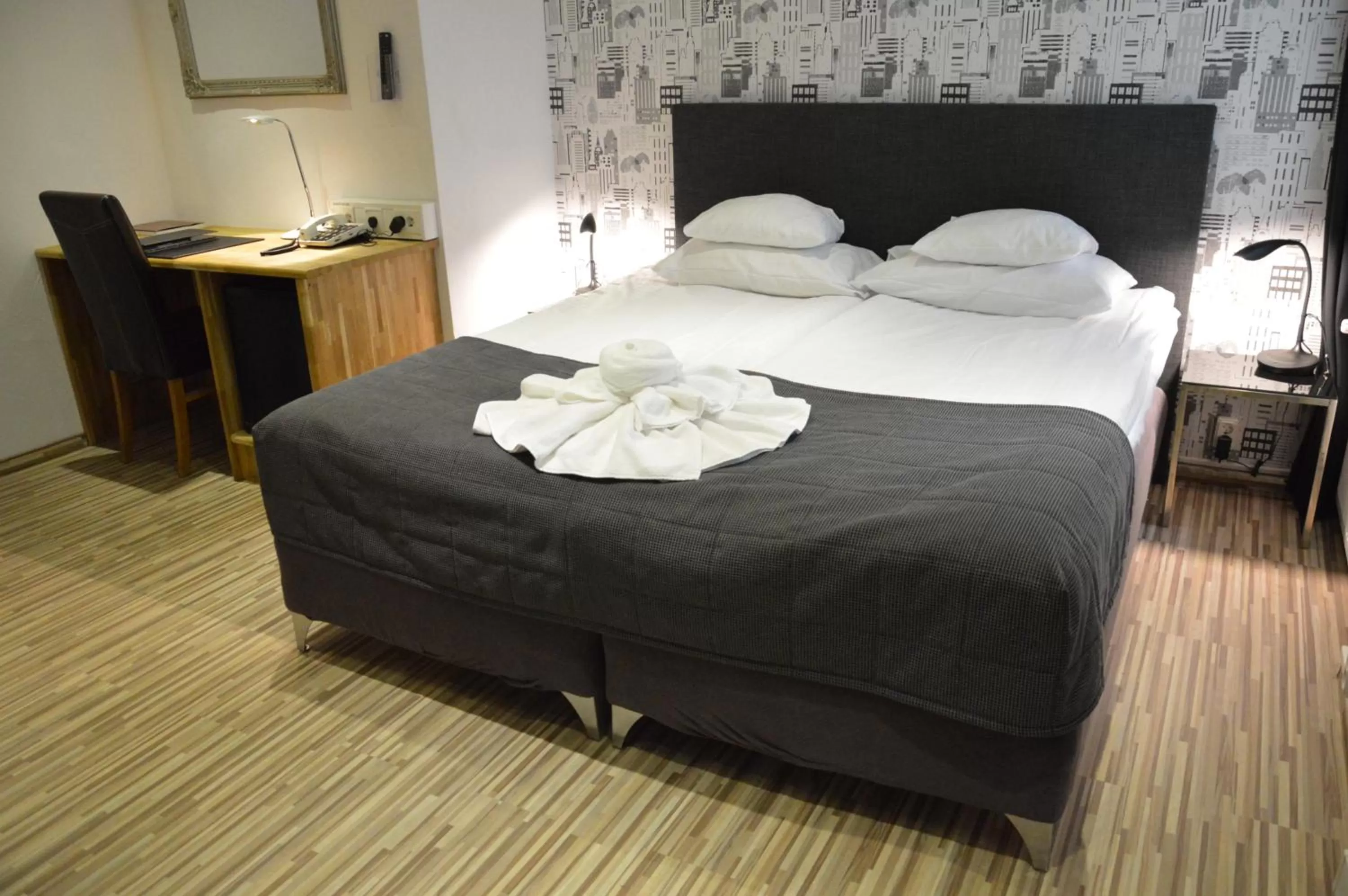 Photo of the whole room, Bed in Best Western Hotel Anno 1937