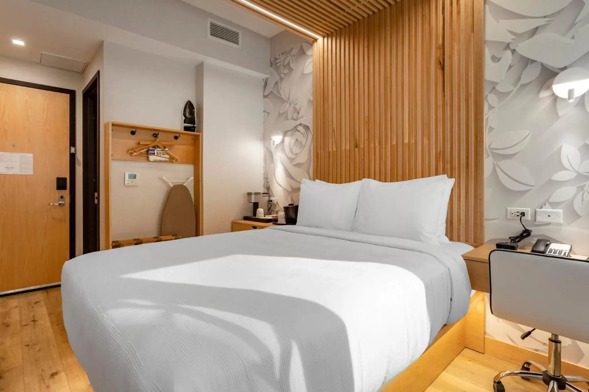 Bed in Best Western Plus Soho Hotel