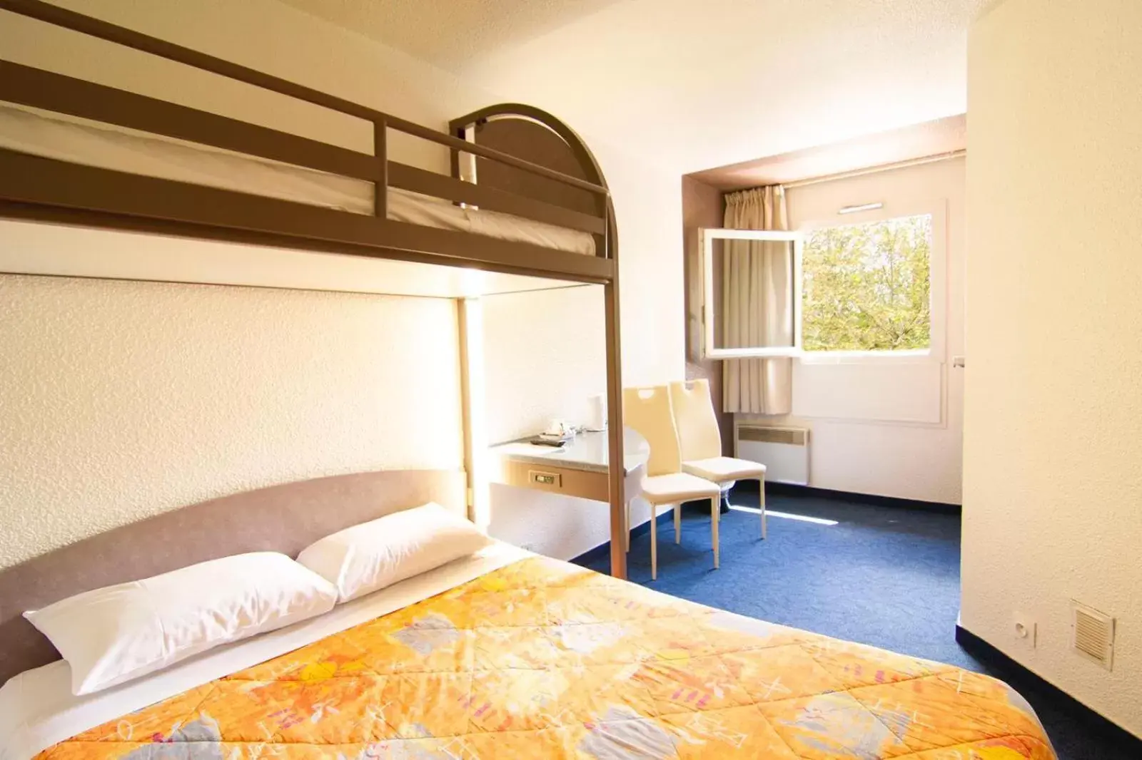 Bed in HOTEL LES GENS DE MER EGG HOTEL Dieppe