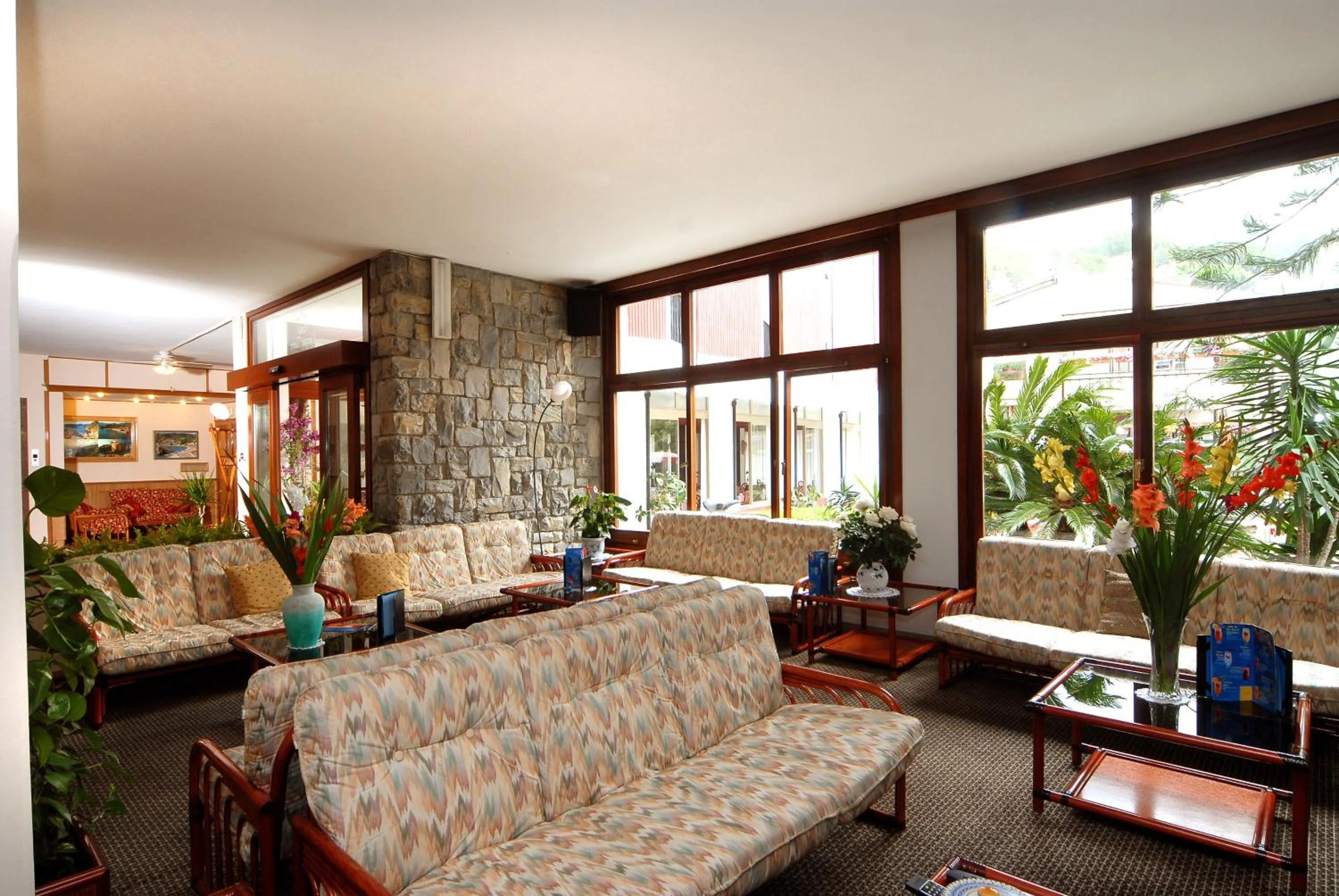 Communal lounge/ TV room in Hotel 5 Terre