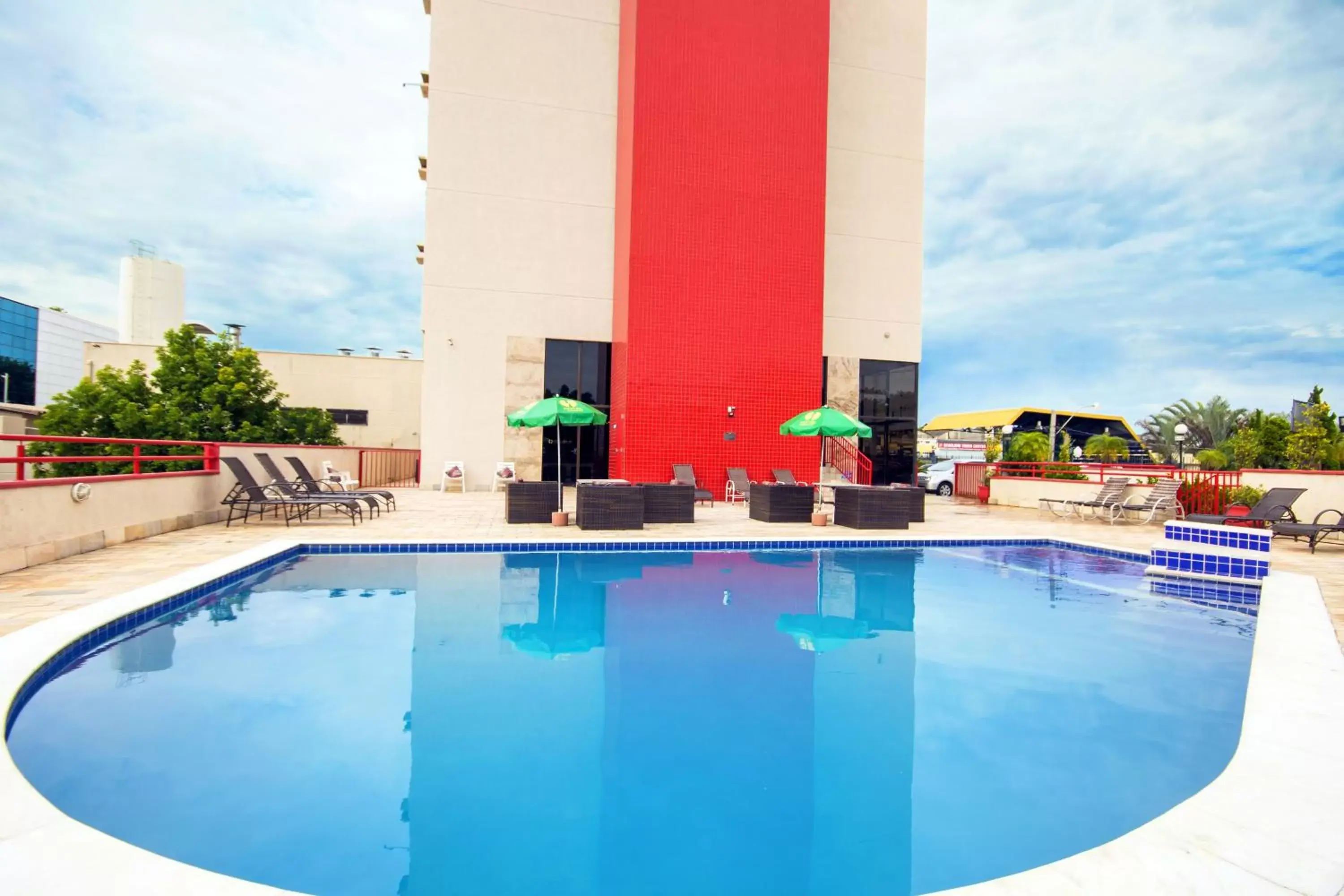 Swimming Pool in Dan Inn Campinas Anhanguera