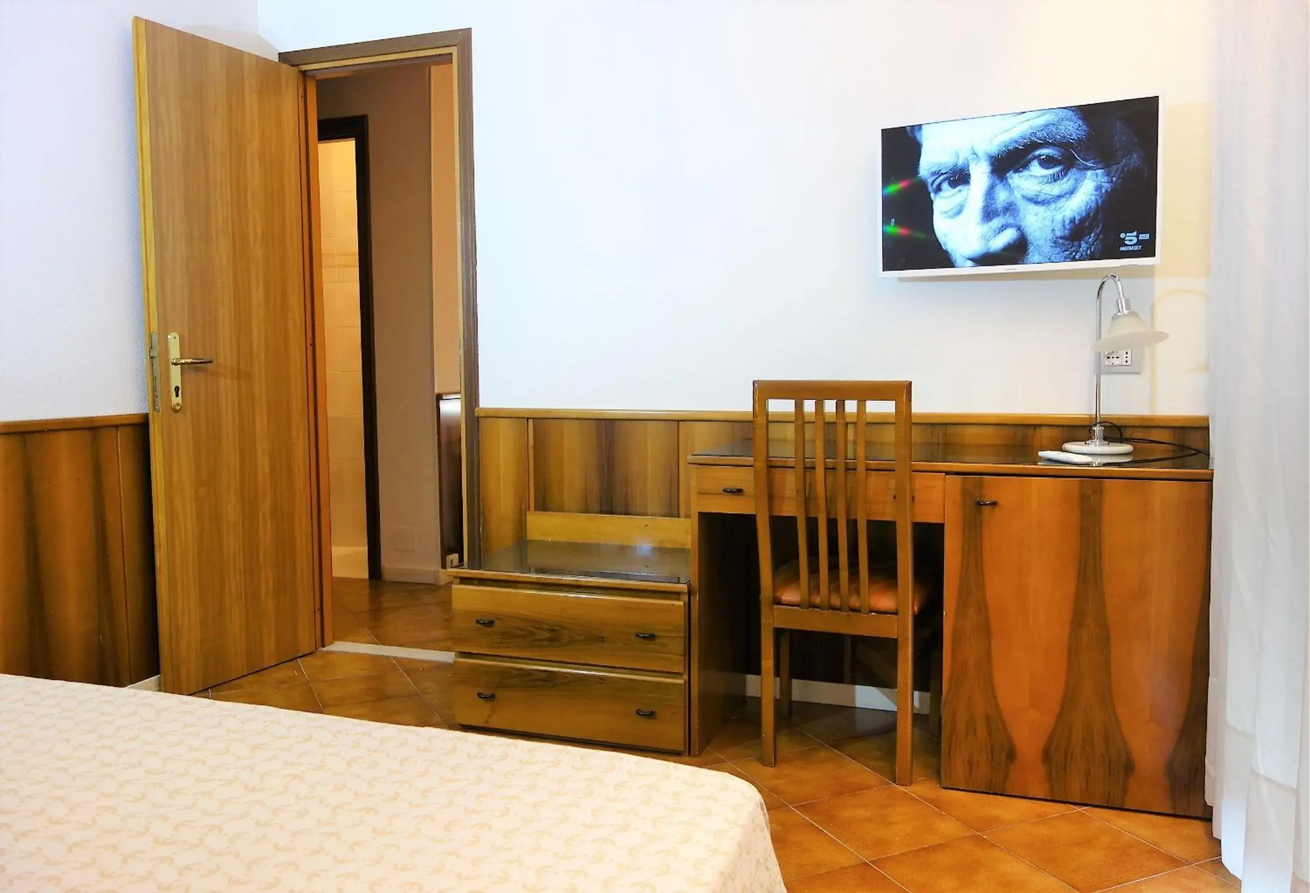TV and multimedia, TV/Entertainment Center in Euromotel Croce Bianca
