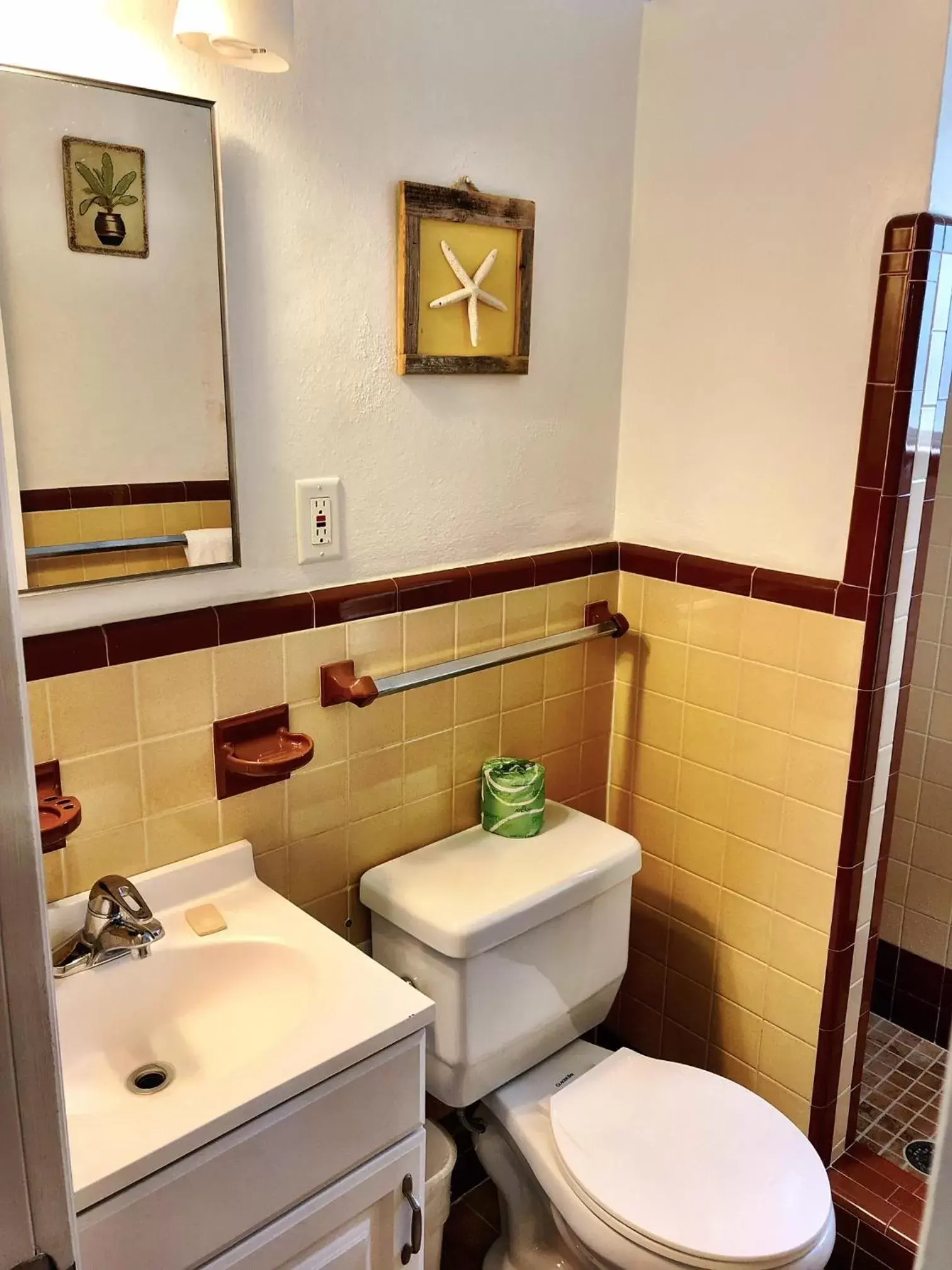 Bathroom in The Pelican Key Largo Cottages