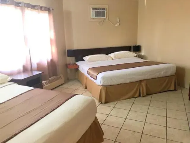 Bed in Thriftlodge Edmonton Bed in Thriftlodge Edmonton