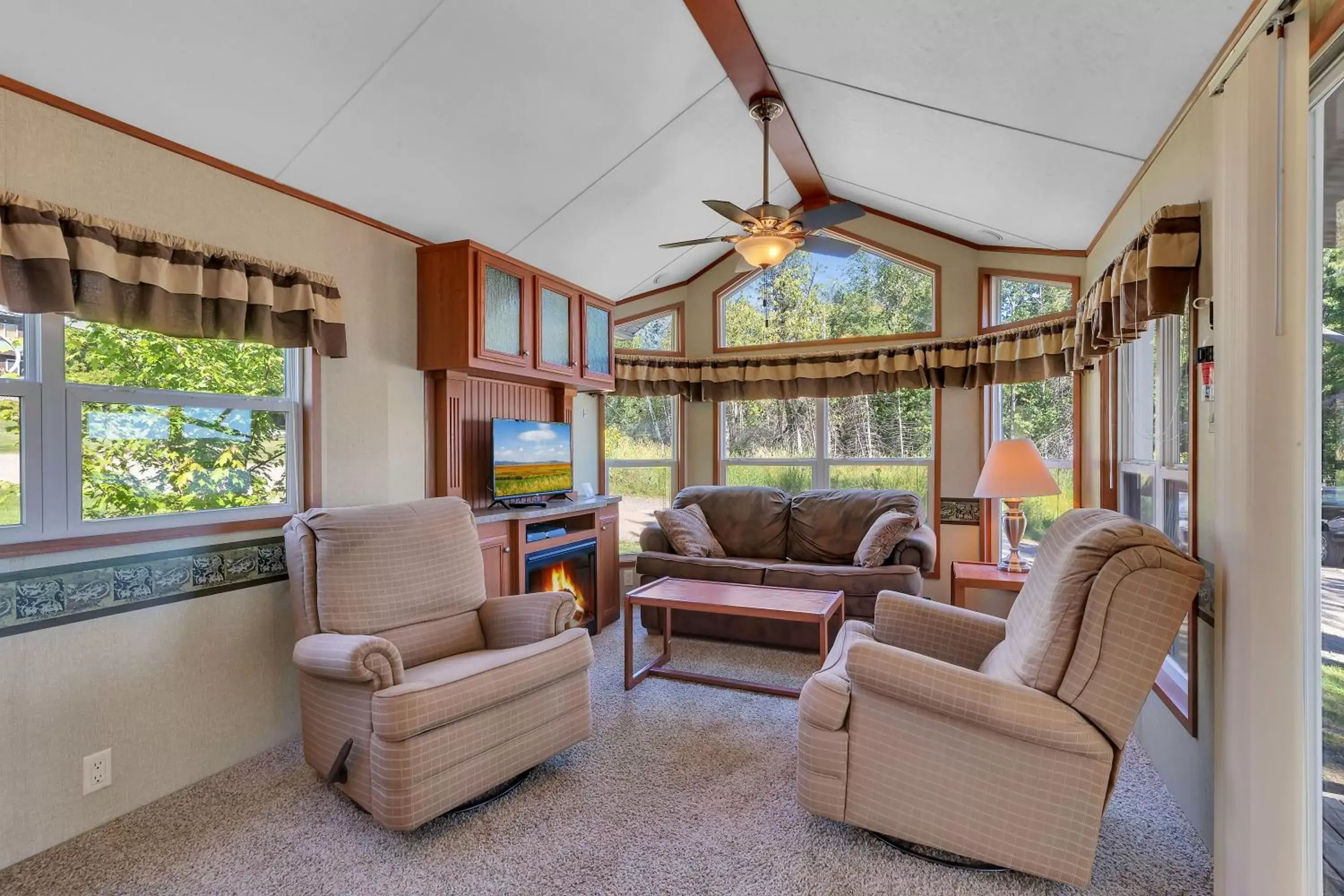 Living room, Seating Area in Blue Moon Resort & Motel