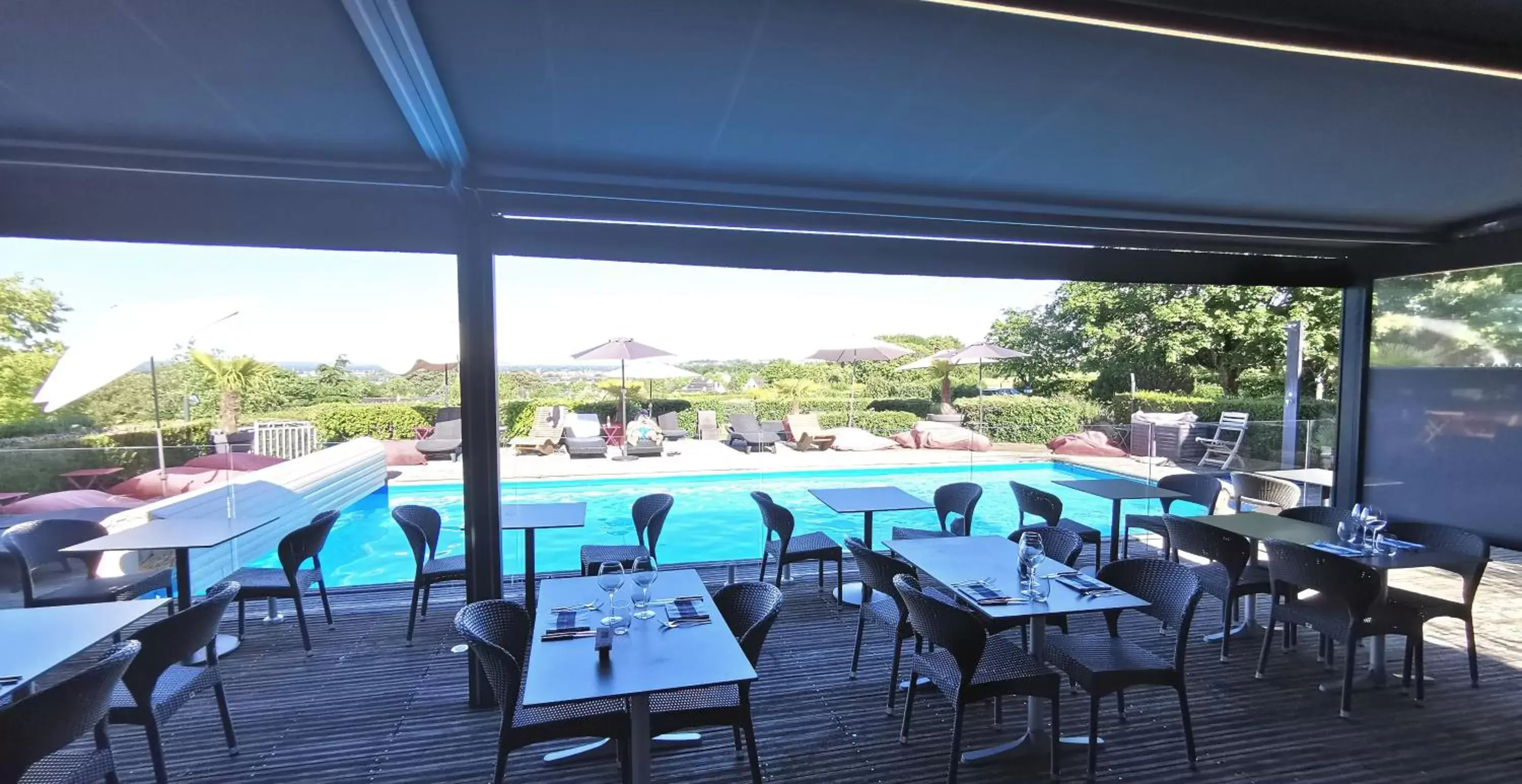Breakfast, Swimming Pool in Les Terrasses de Saumur - Hôtel & Appartements - Restaurant & Spa (Logis)