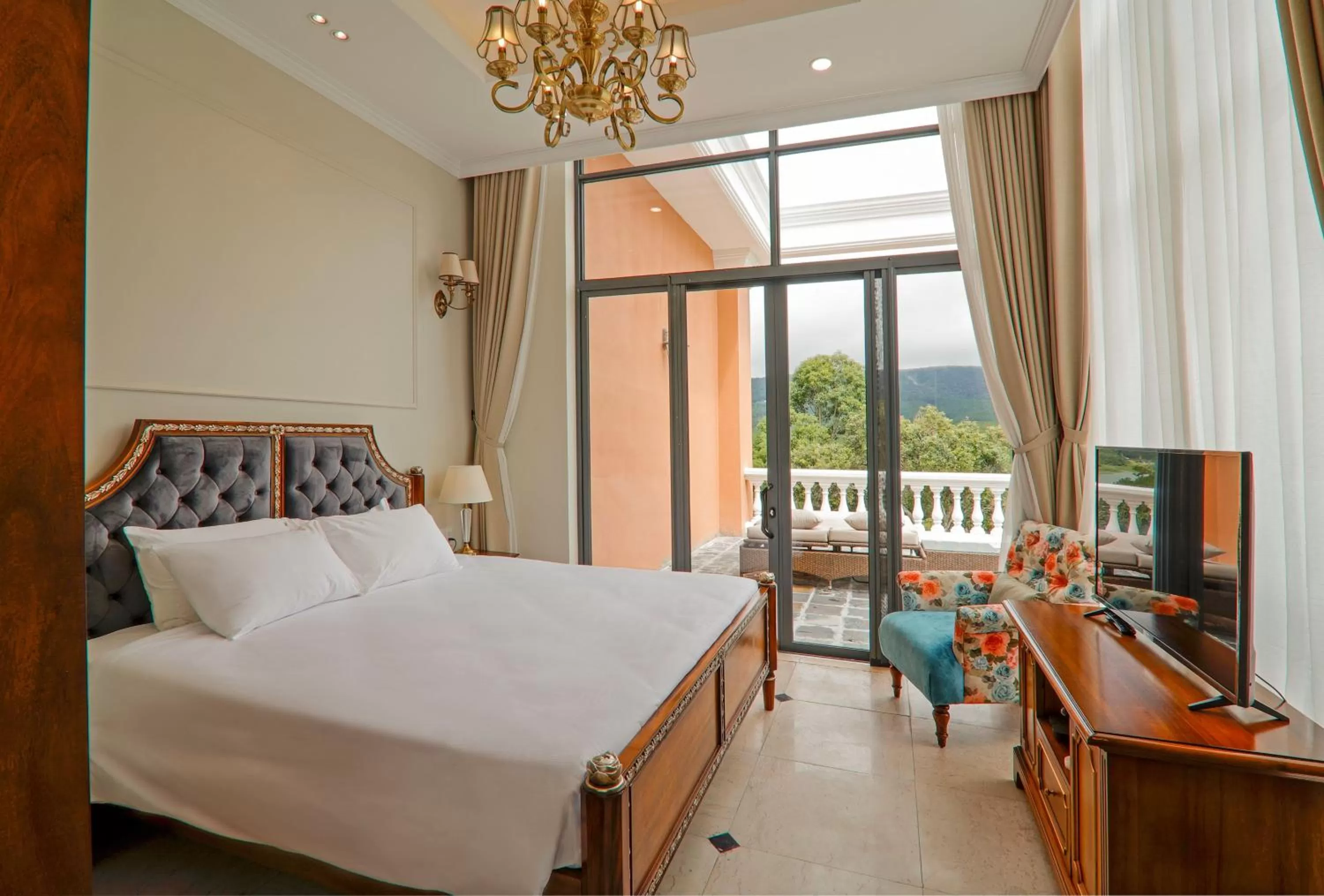 View (from property/room), Bed in Dalat Edensee Lake Resort & Spa