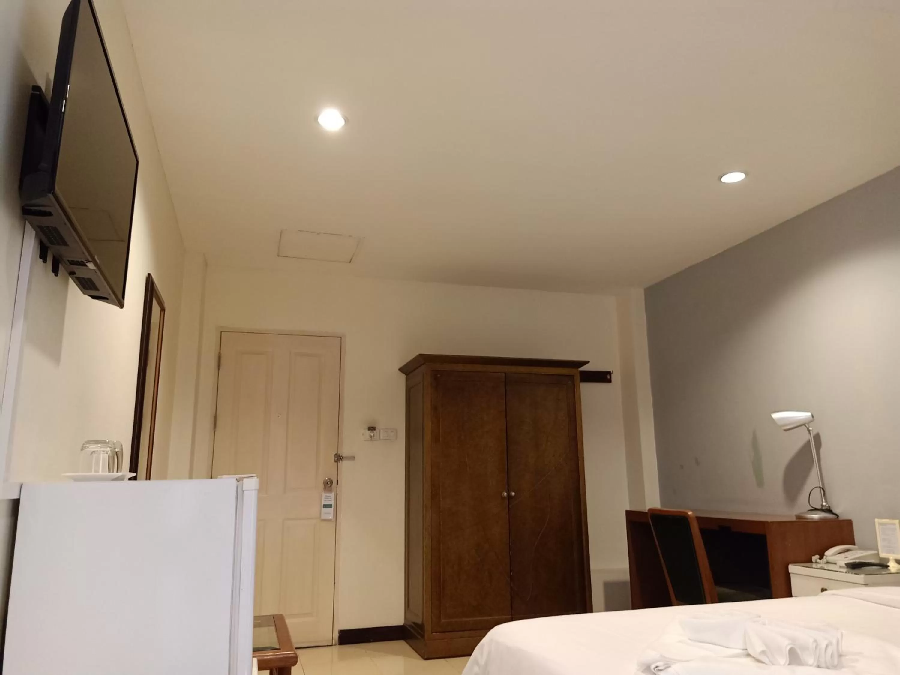 TV and multimedia, Bed in JL Bangkok Hotel