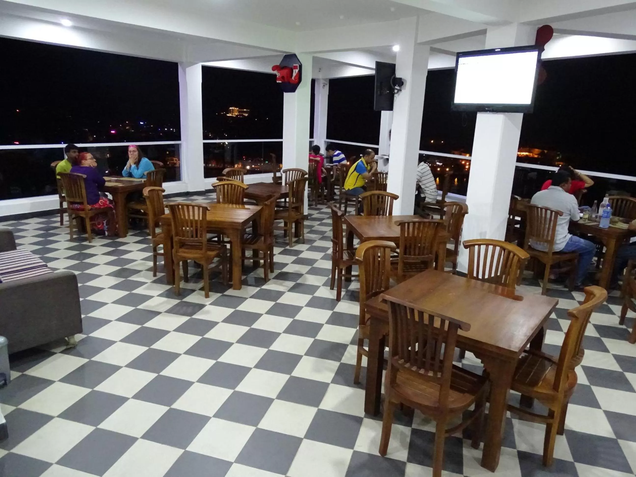 Restaurant/places to eat in Kandy Supreme Hotel