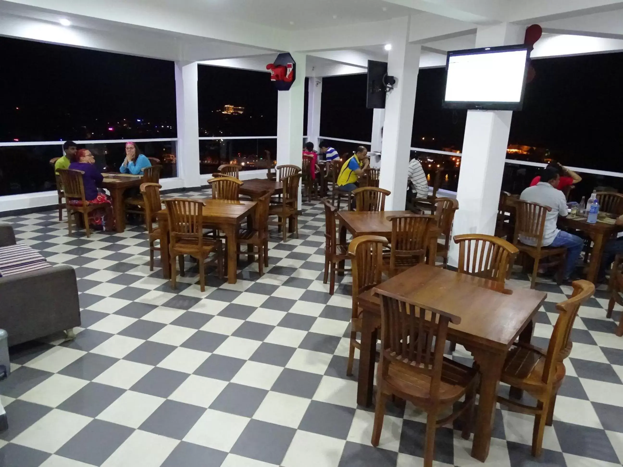 Restaurant/Places to Eat in Kandy Supreme Hotel