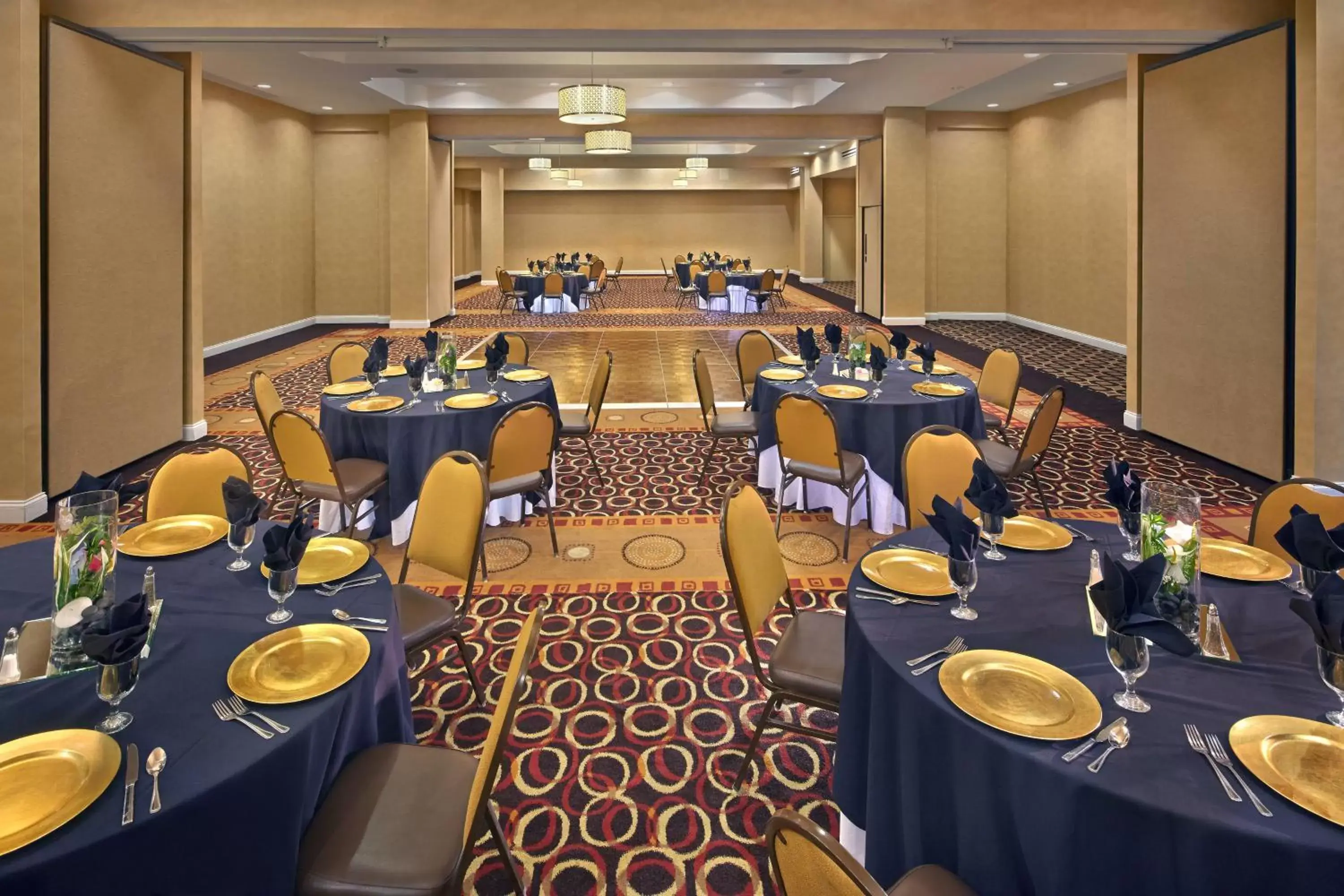 Meeting/conference room, Restaurant/Places to Eat in Holiday Inn Jacksonville E 295 Baymeadows, an IHG Hotel
