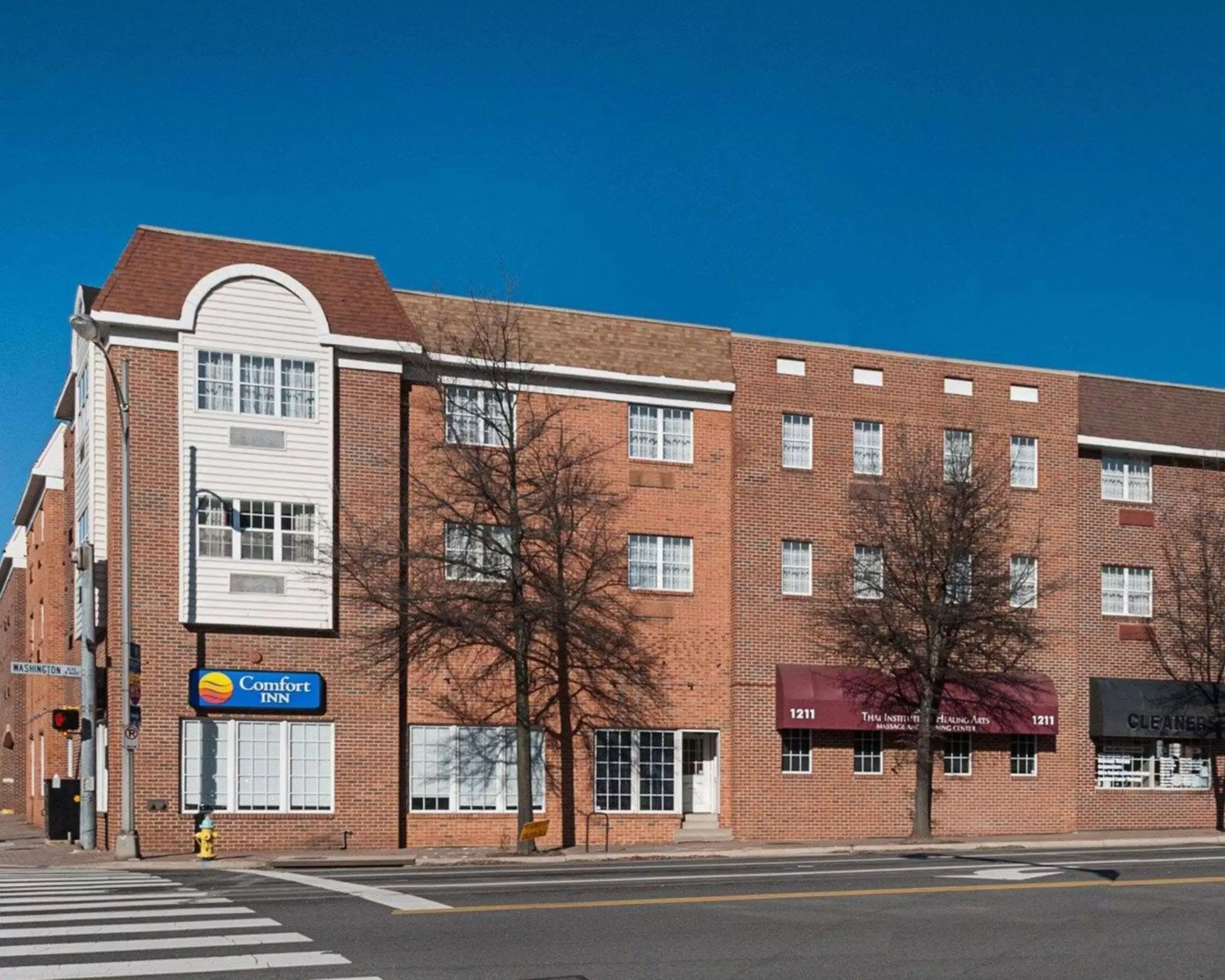 Property Building in Comfort Inn Ballston