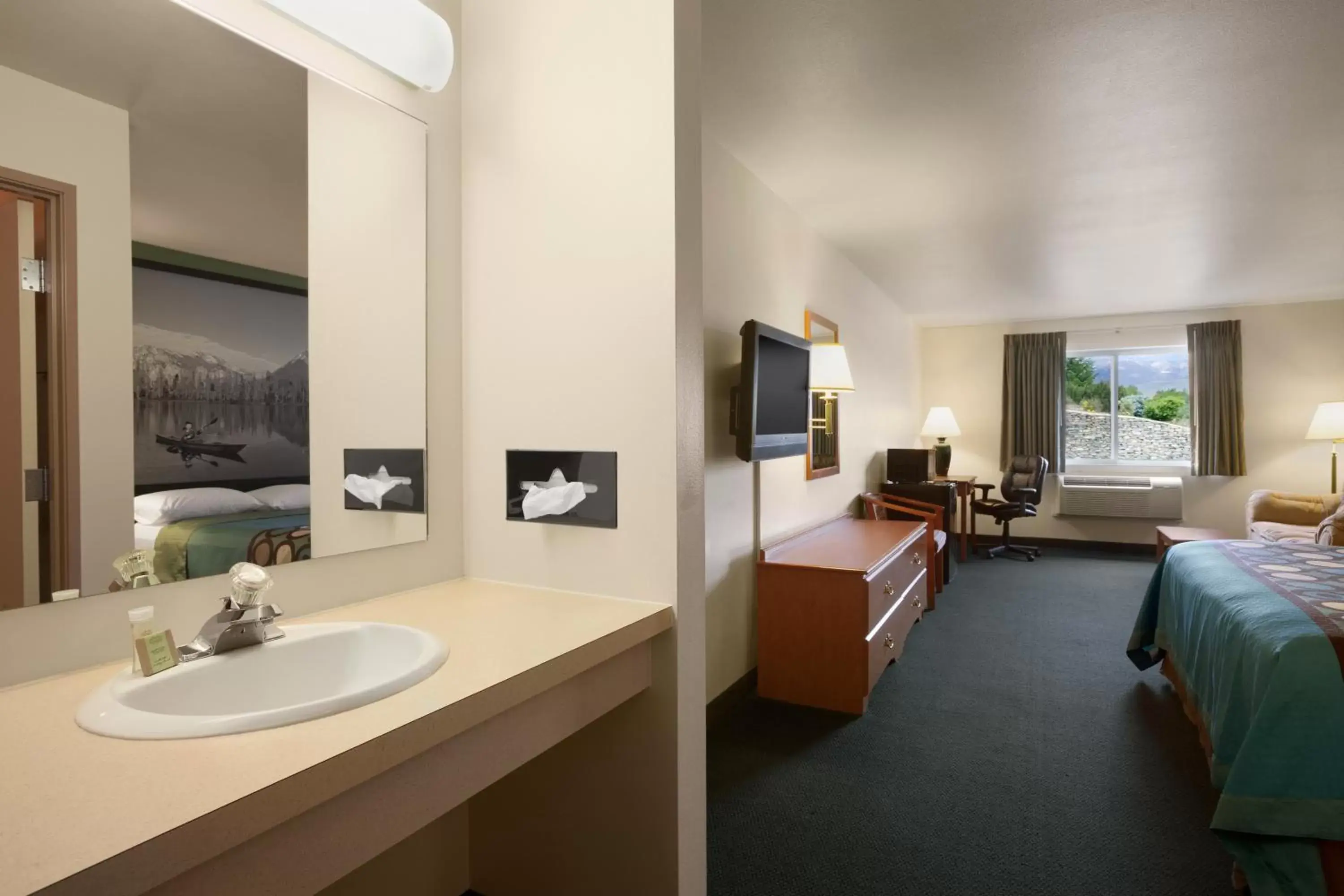 Day, Bed in Super 8 by Wyndham Salmon Day, Bed in Super 8 by Wyndham Salmon