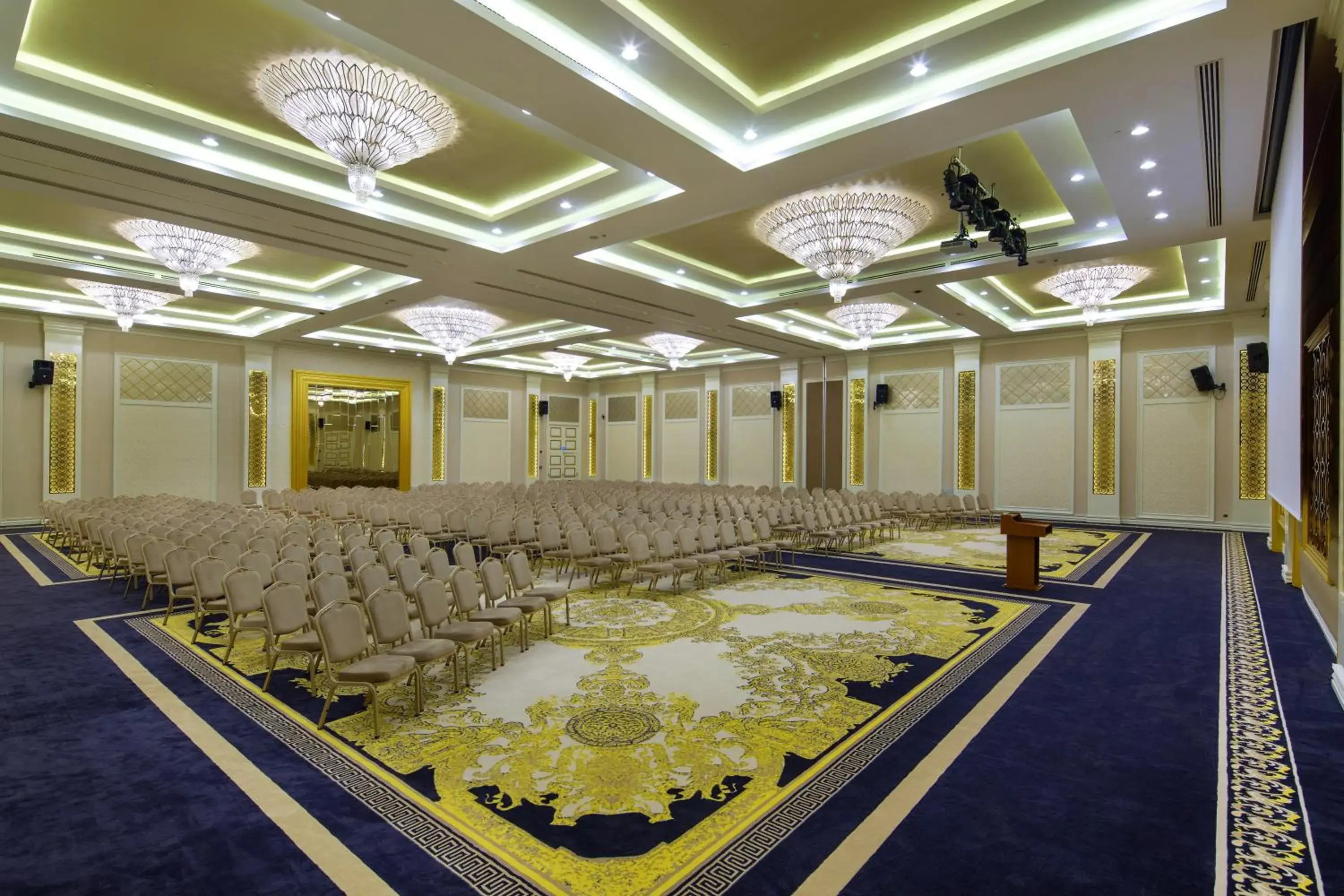 Banquet/Function facilities, Banquet Facilities in Bellis Deluxe Hotel