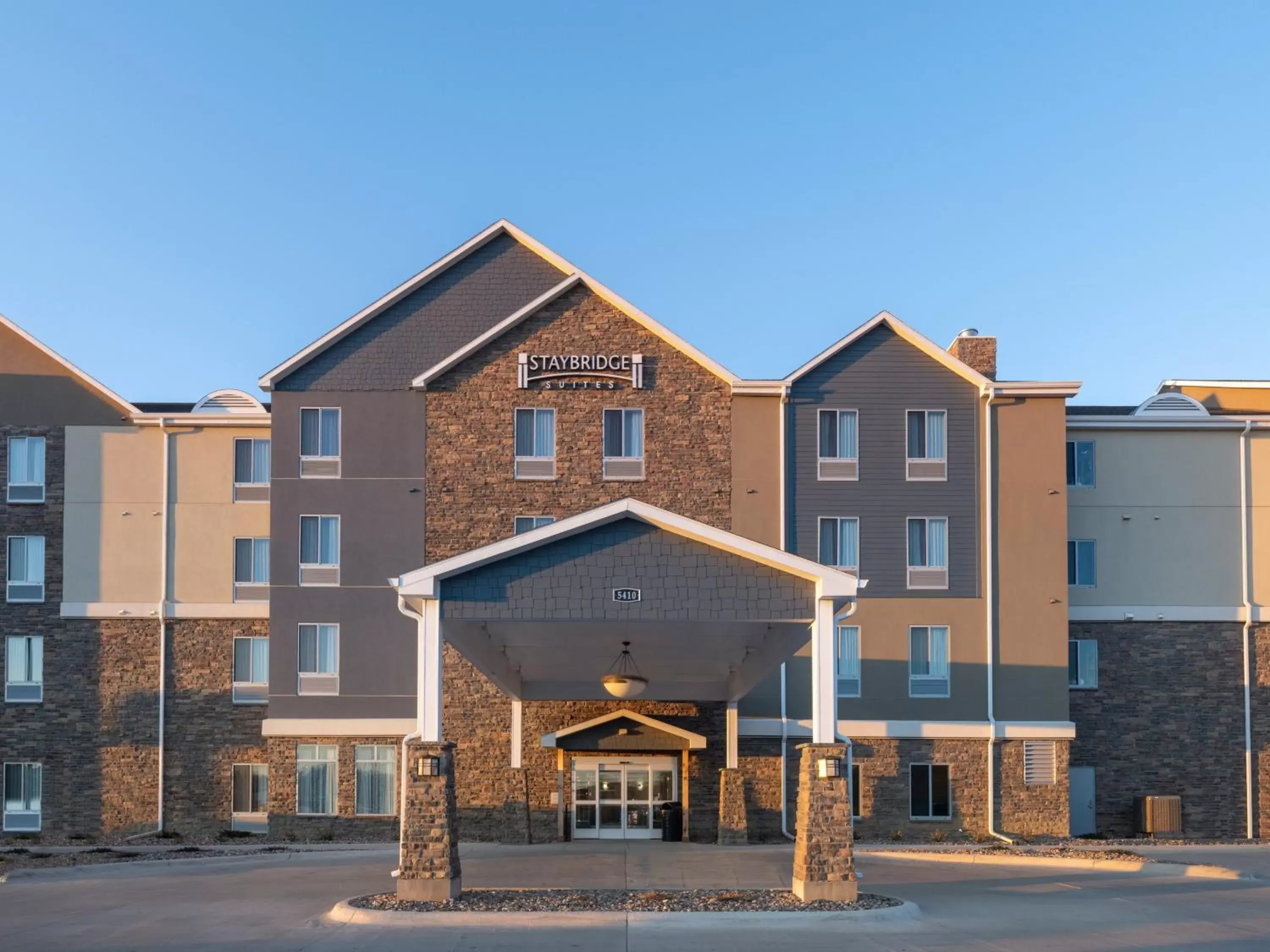 Property building in Staybridge Suites - Sioux City Southeast by IHG Property building in Staybridge Suites - Sioux City Southeast by IHG