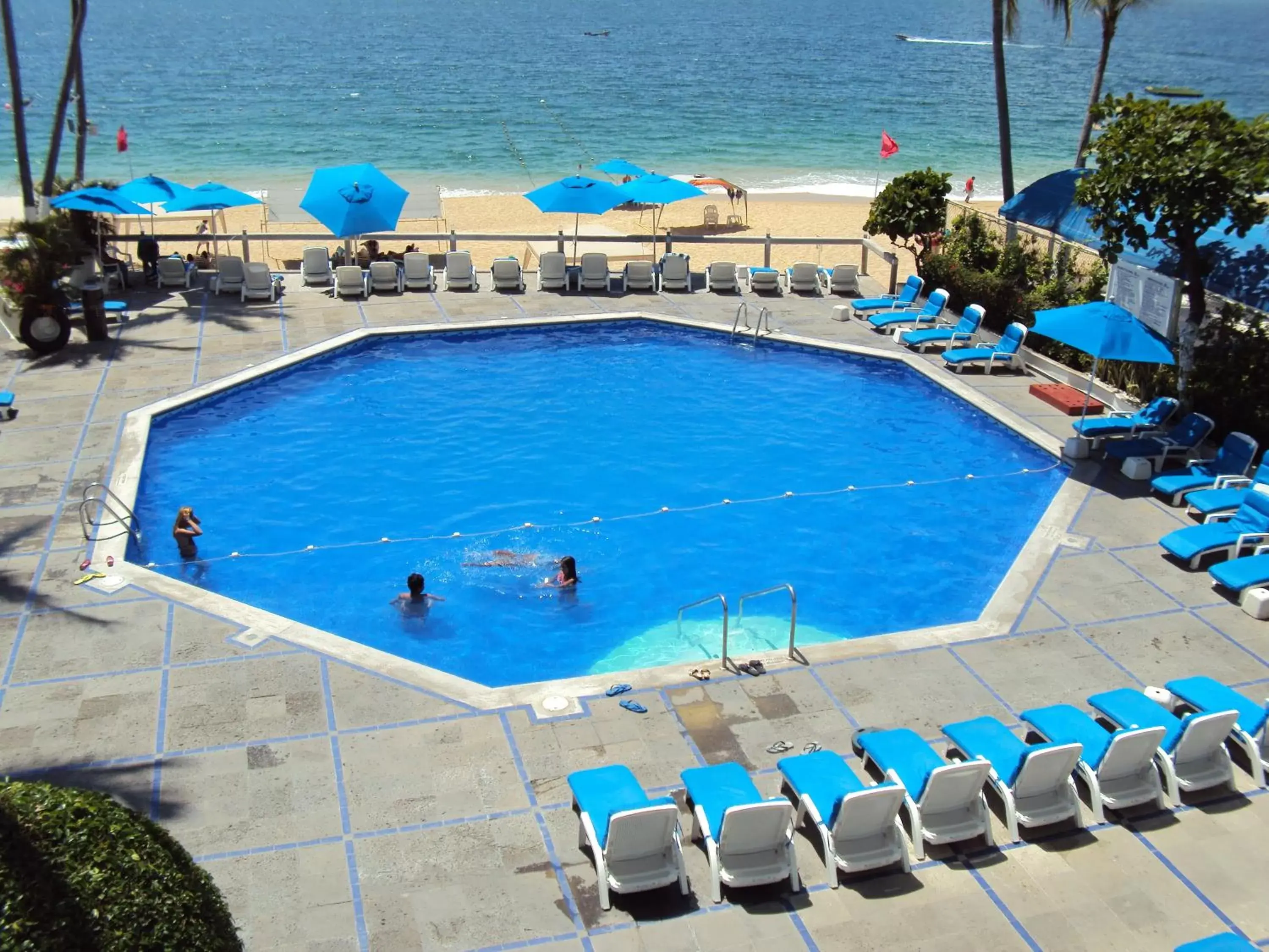 Swimming pool, Pool View in Hotel Acapulco Malibu