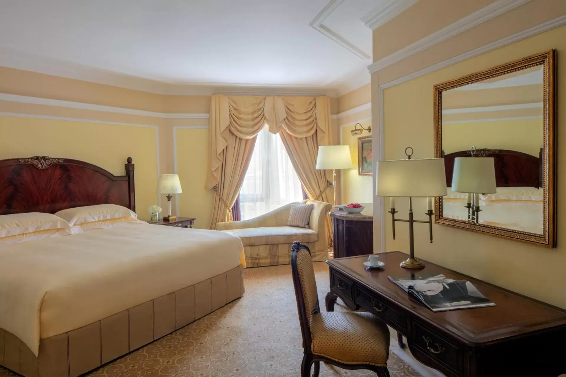 Photo of the whole room, Bed in The Regency Hotel Kuwait