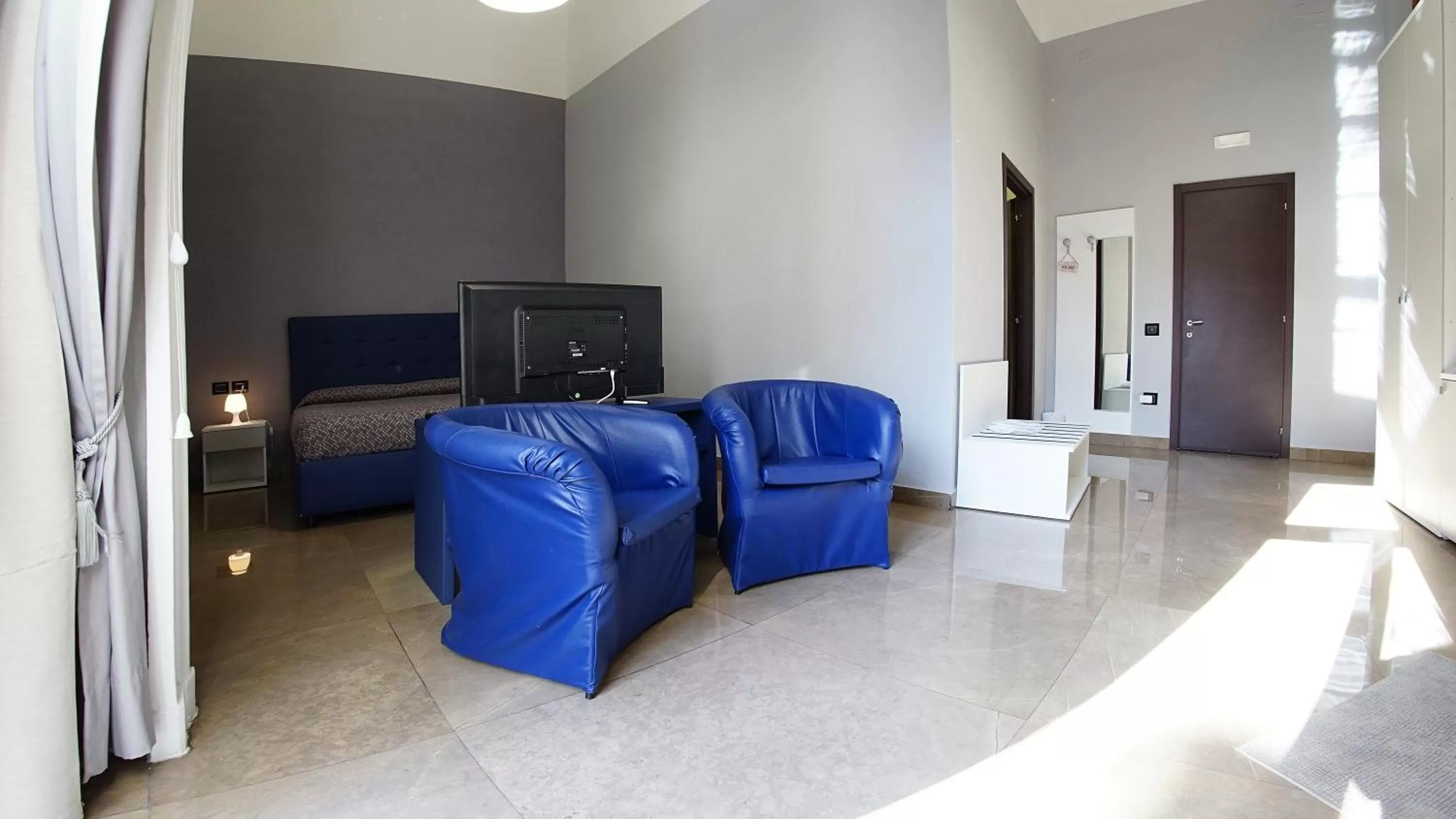 Photo of the whole room in Beverello Suite