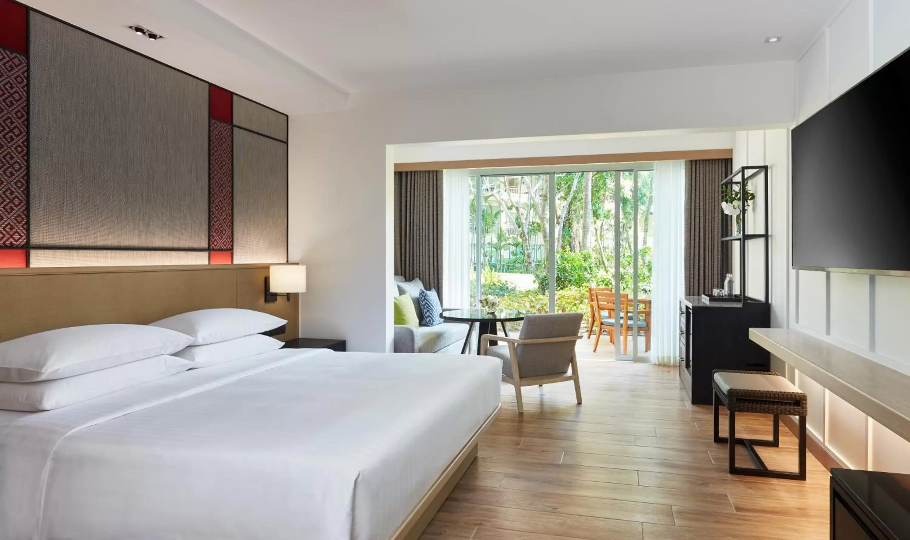 Deluxe King Room in Hyatt Regency Hua Hin SHA Extra Plus