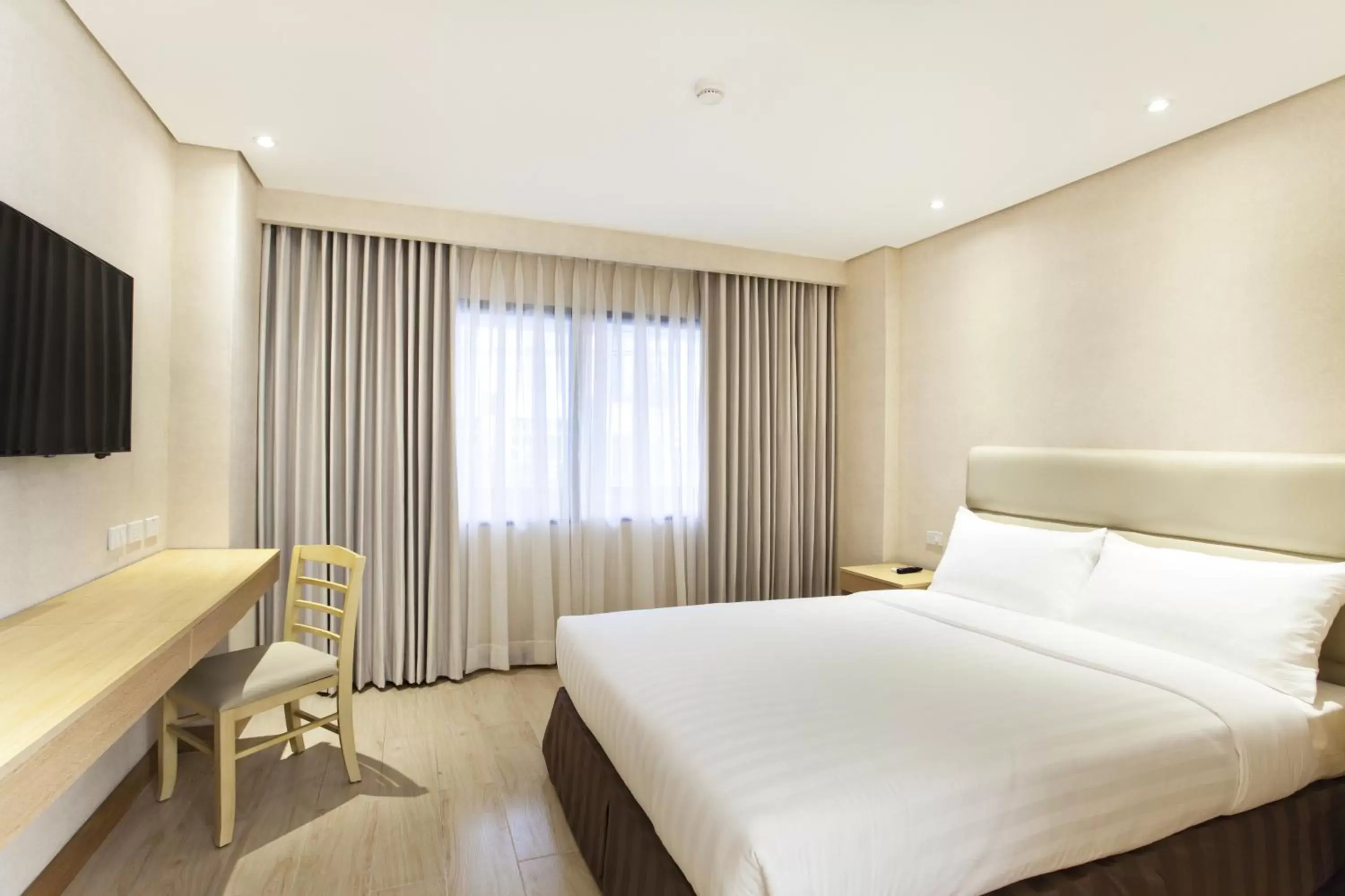 Bedroom, Bed in Jinjiang Inn - Ortigas