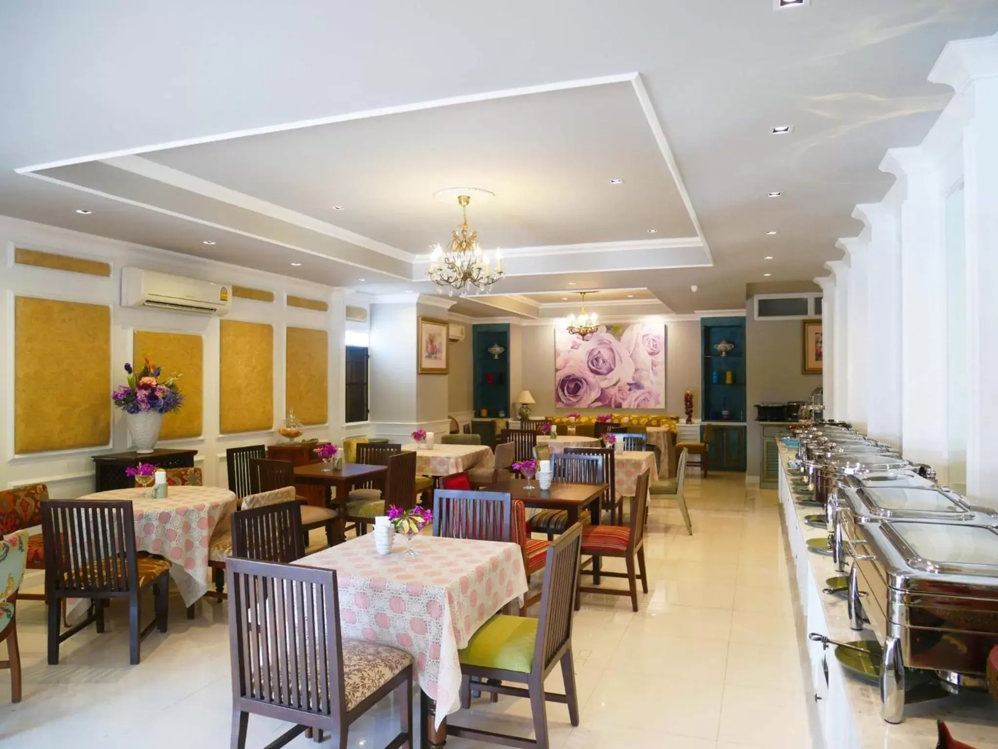 Restaurant/Places to Eat in At Pingnakorn Hotel