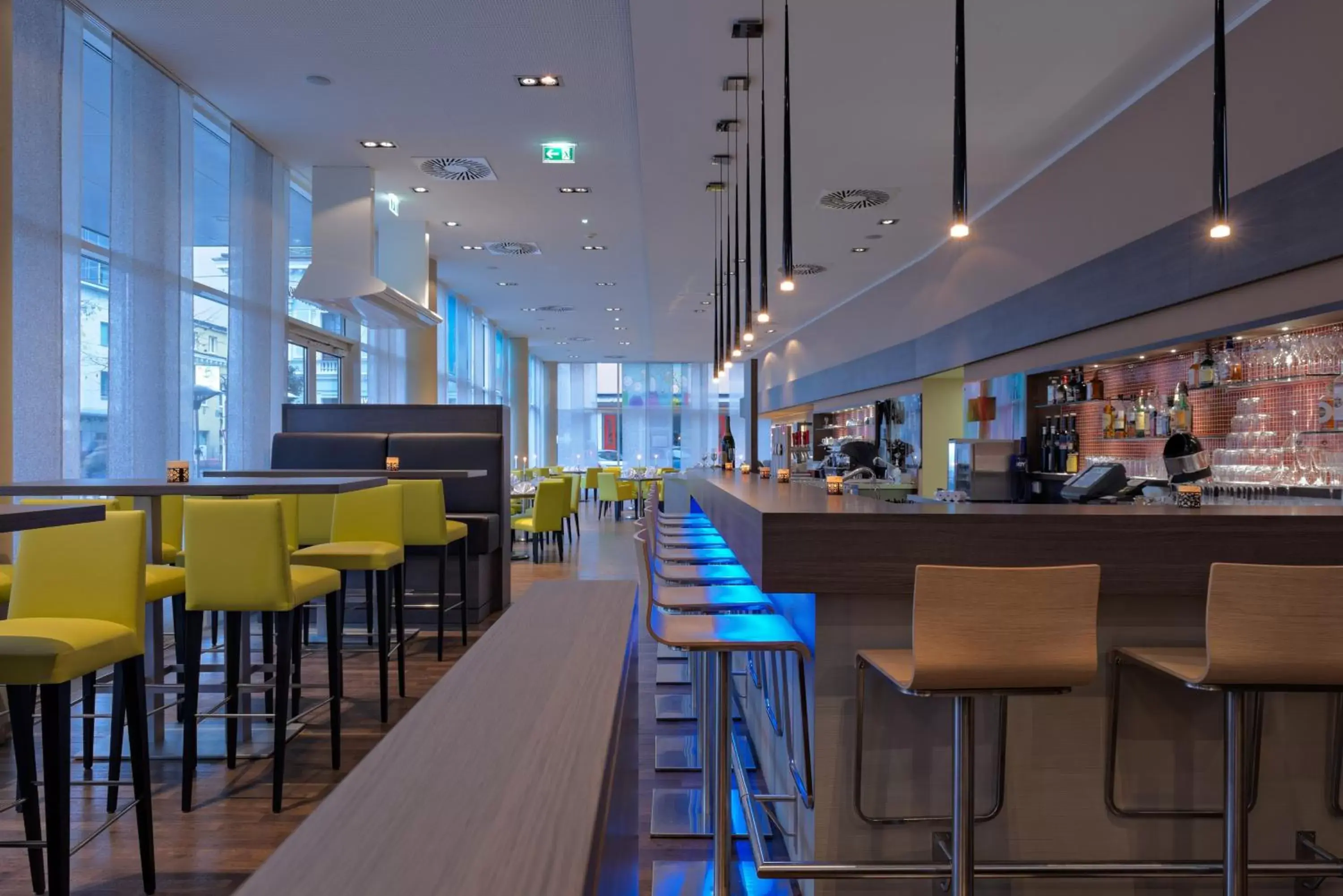 Lounge or bar in Park Inn by Radisson Linz Lounge or bar in Park Inn by Radisson Linz