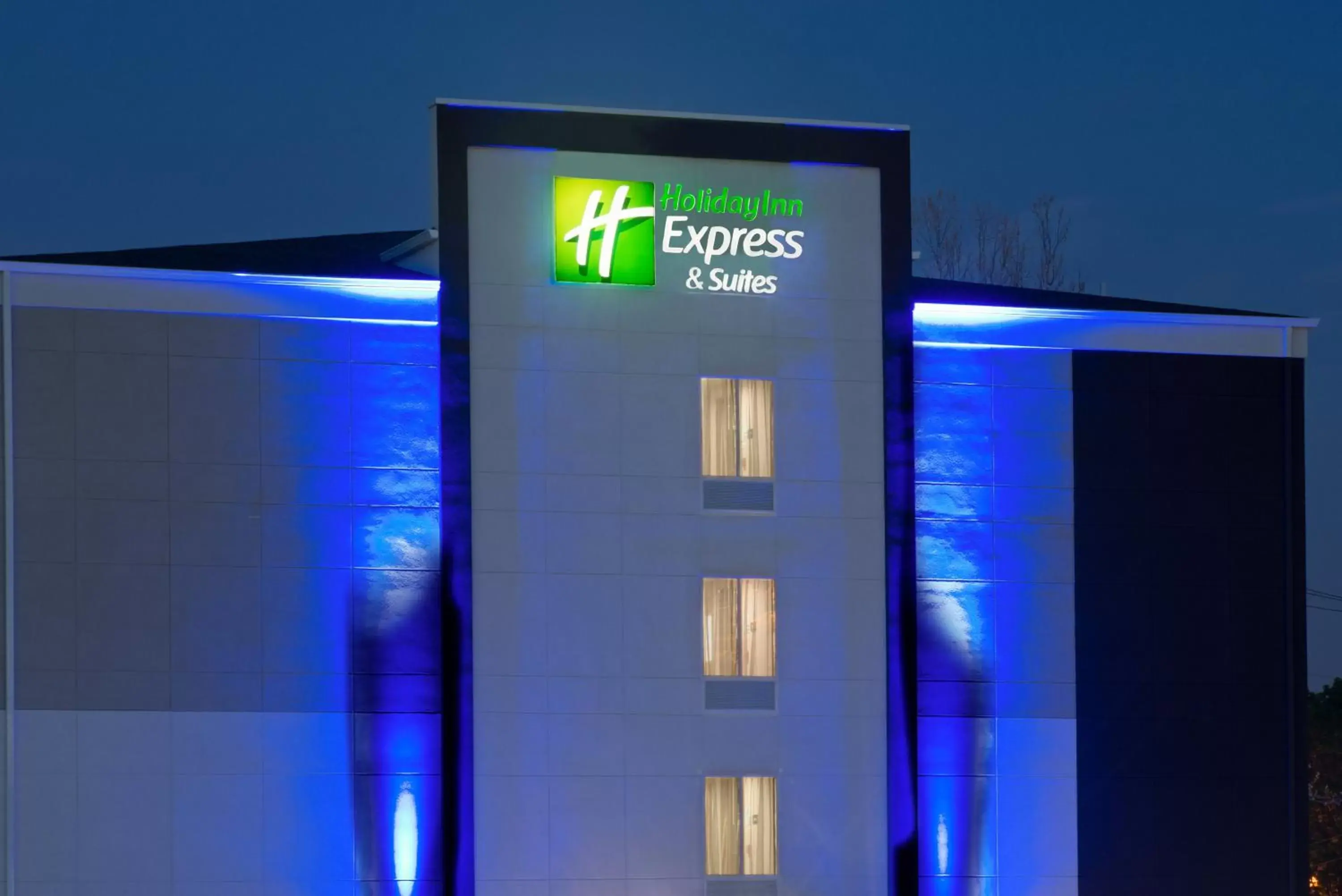 Property Building in Holiday Inn Express & Suites New Cumberland, an IHG Hotel