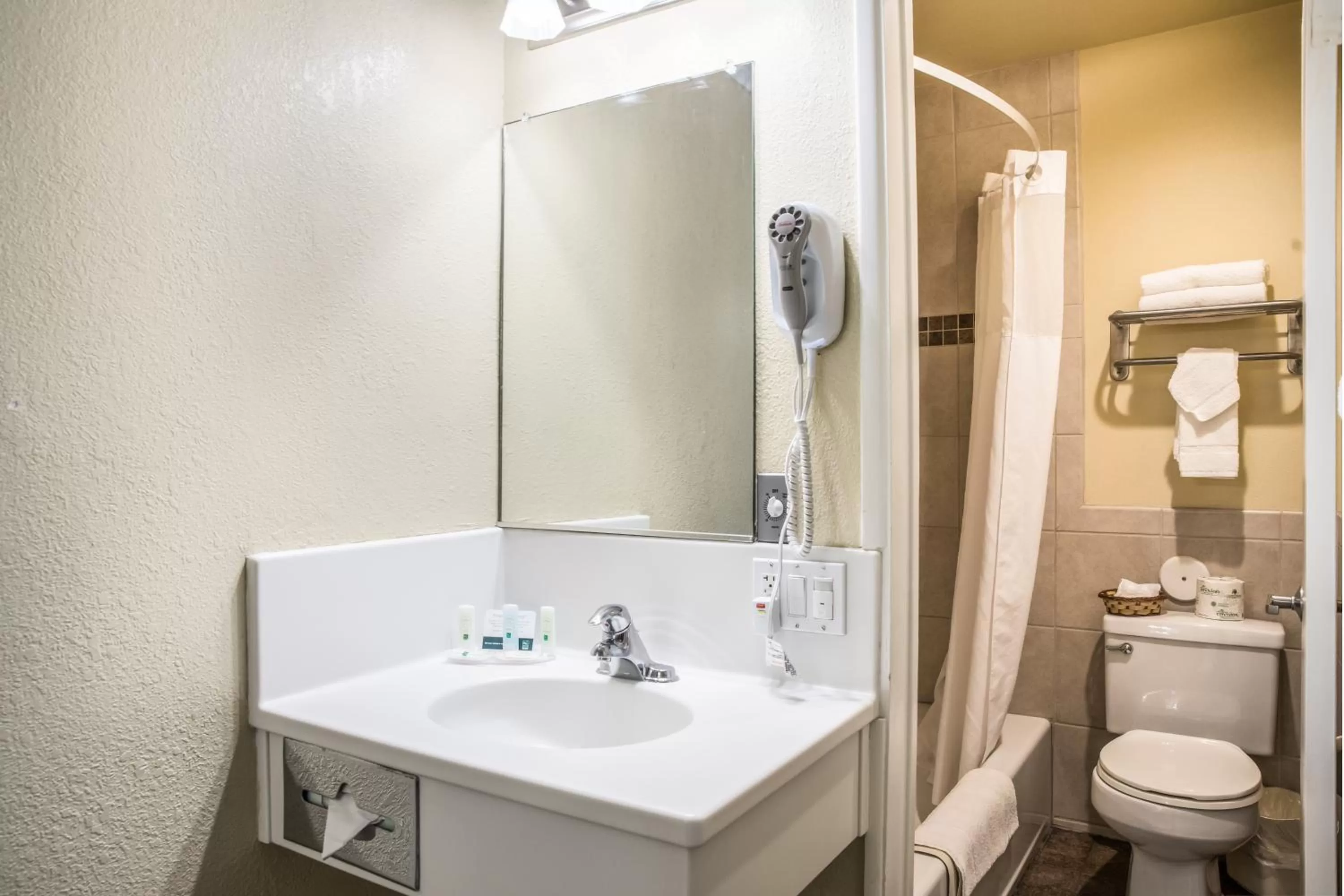 Standard King Room - Non-Smoking  in Quality Inn Santa Barbara