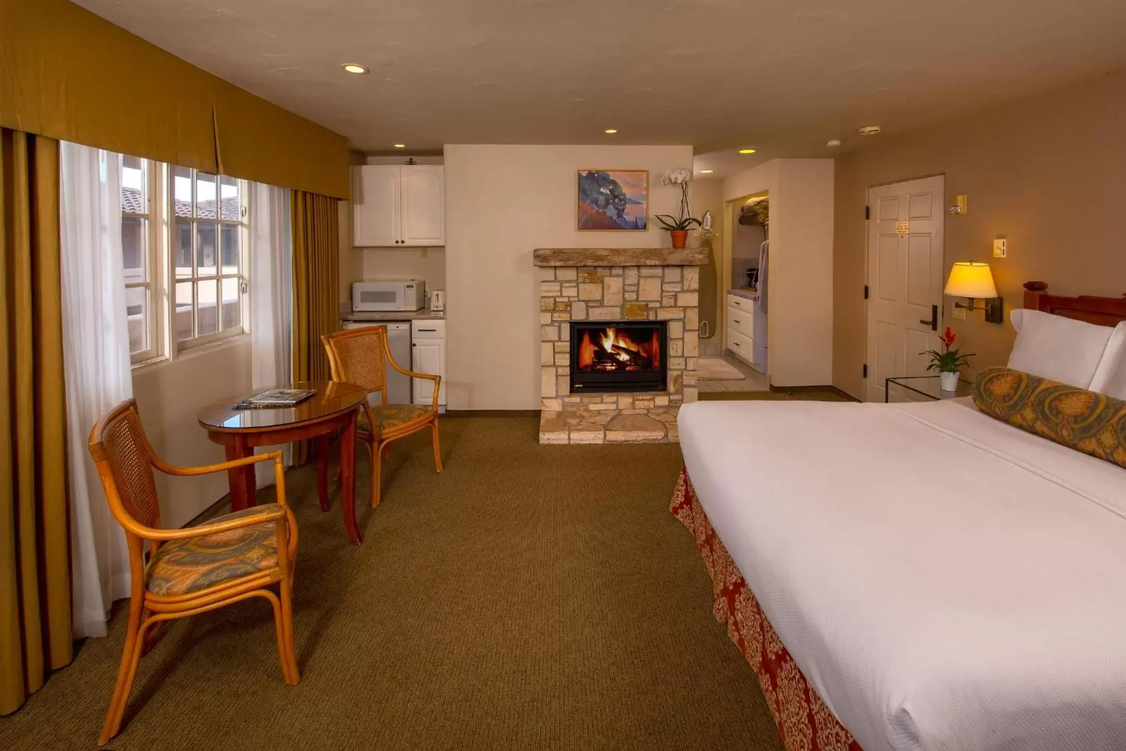 Photo of the whole room in Horizon Inn & Ocean View Lodge