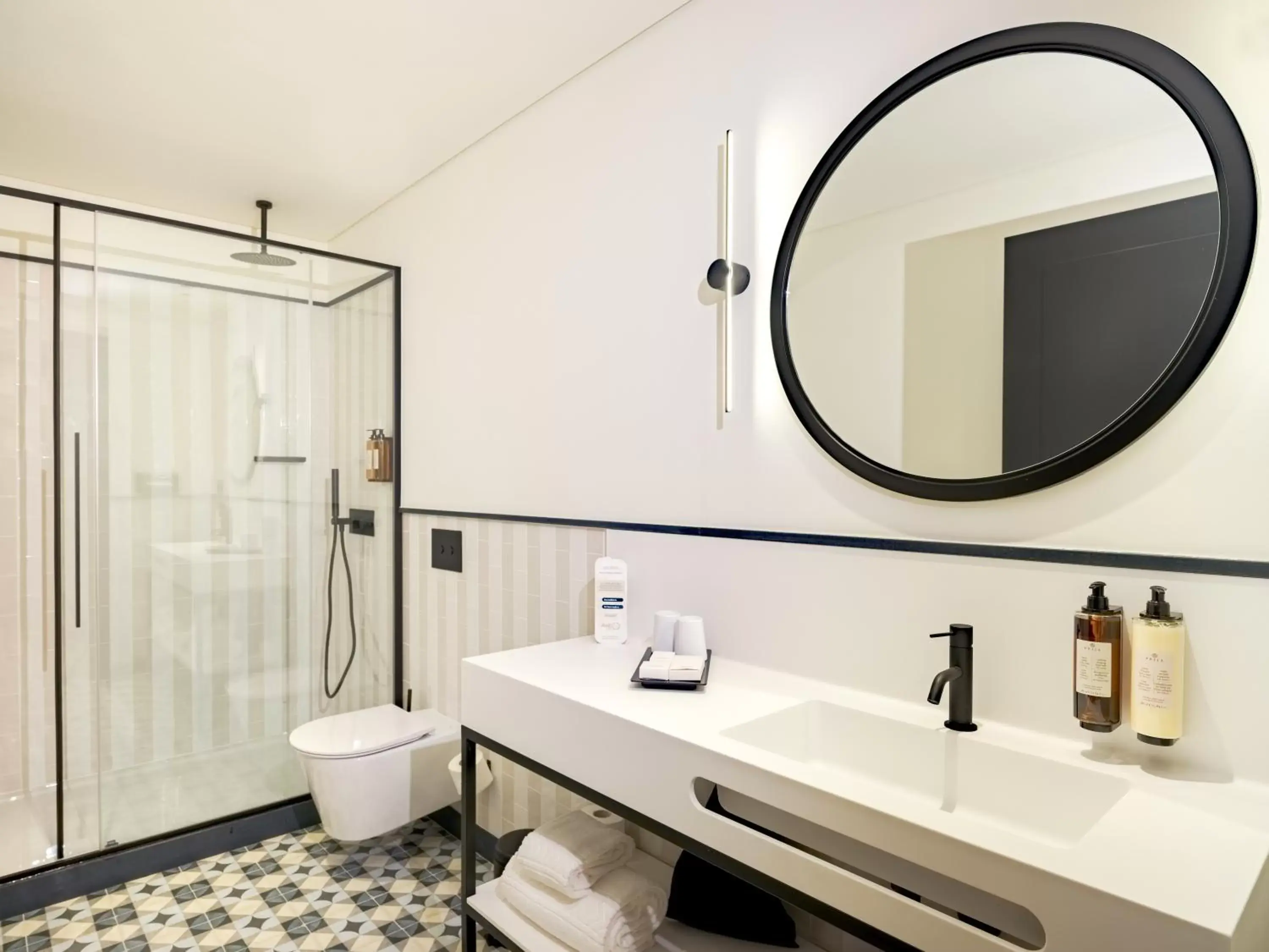 Shower, Bathroom in Axis Porto Club Aliados
