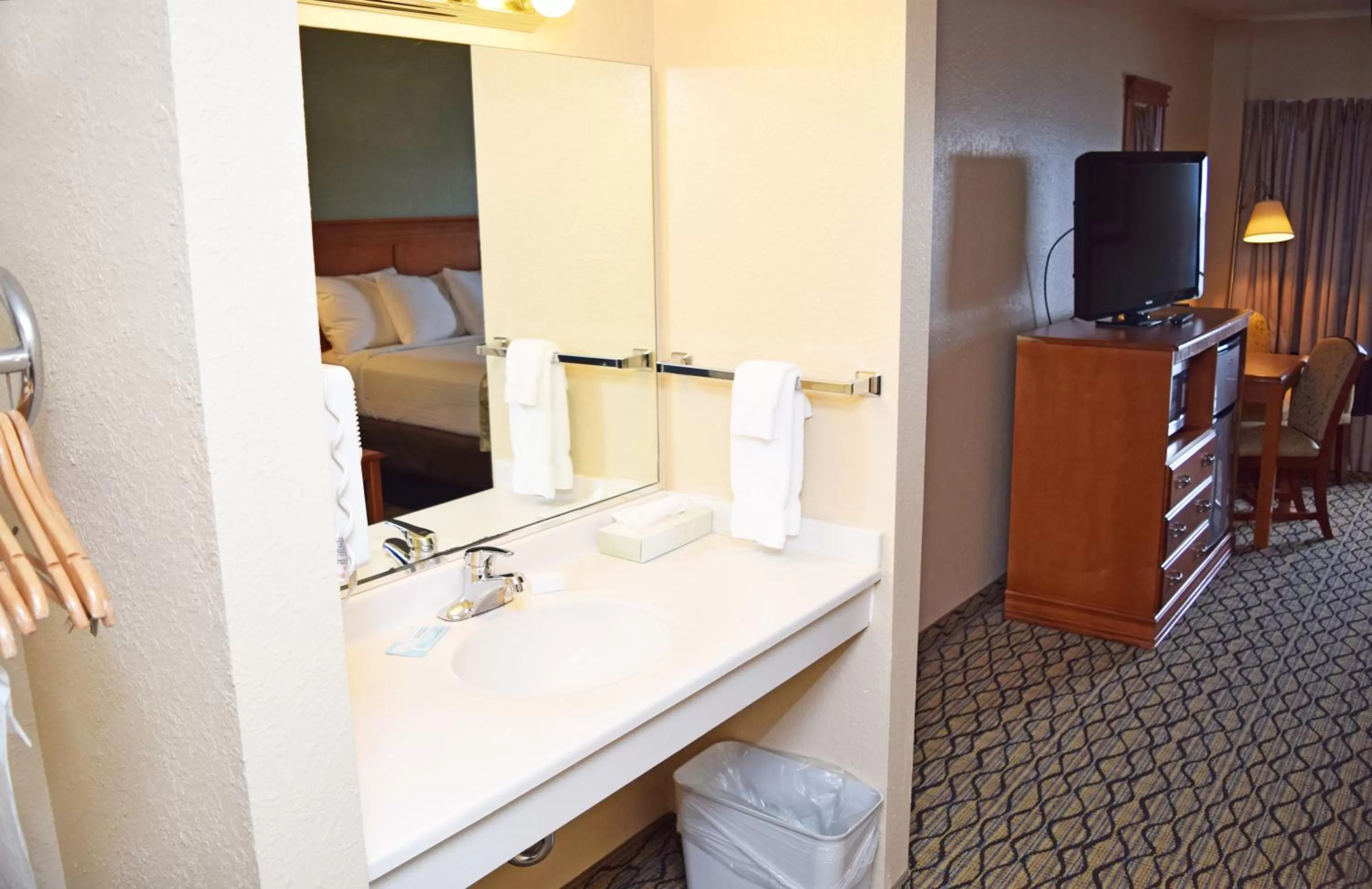 King Bed Handicapped Bath Beach Walkout in Beachfront Hotel Houghton Lake