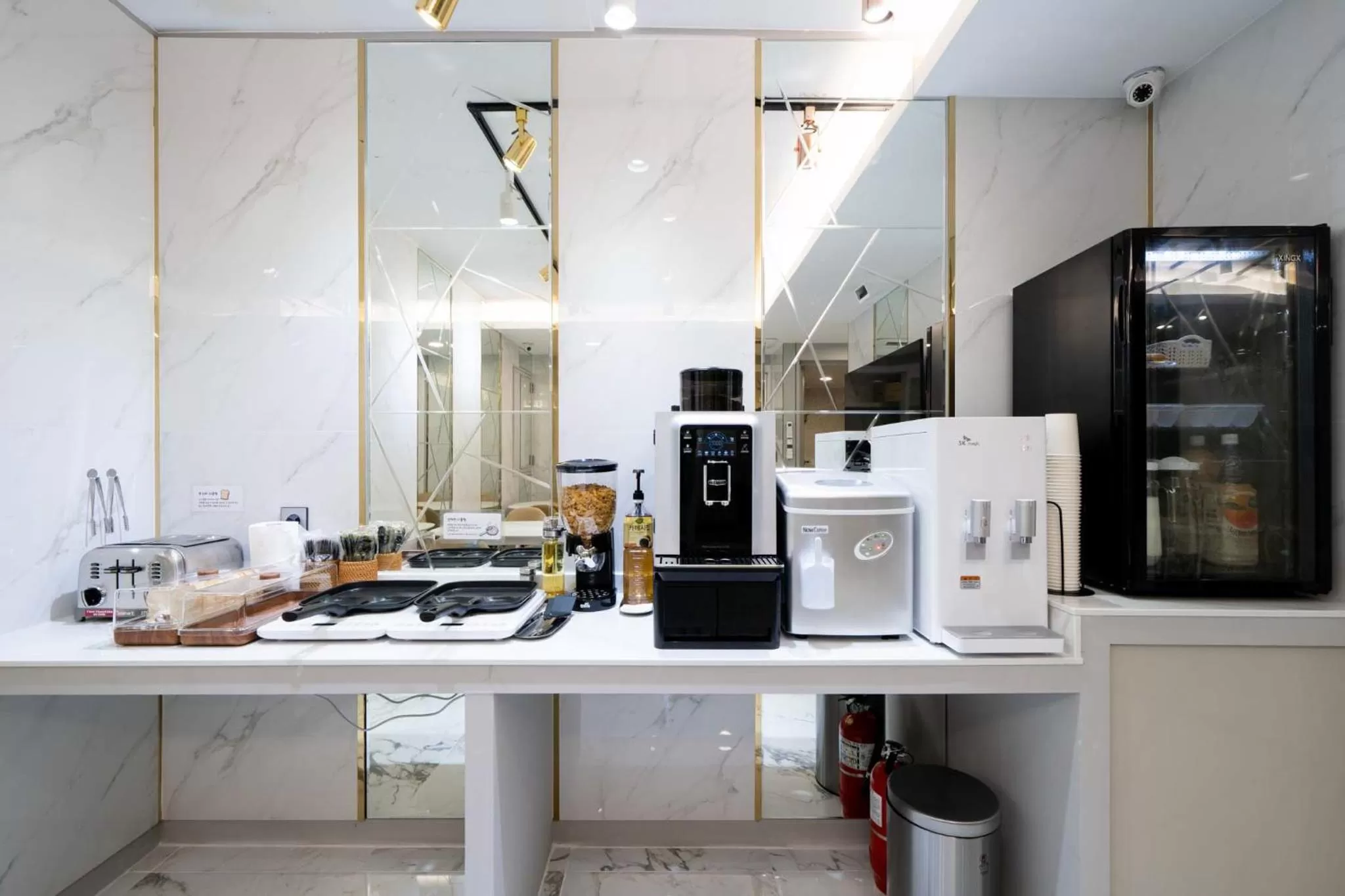 Restaurant/places to eat in Ytt Hotel