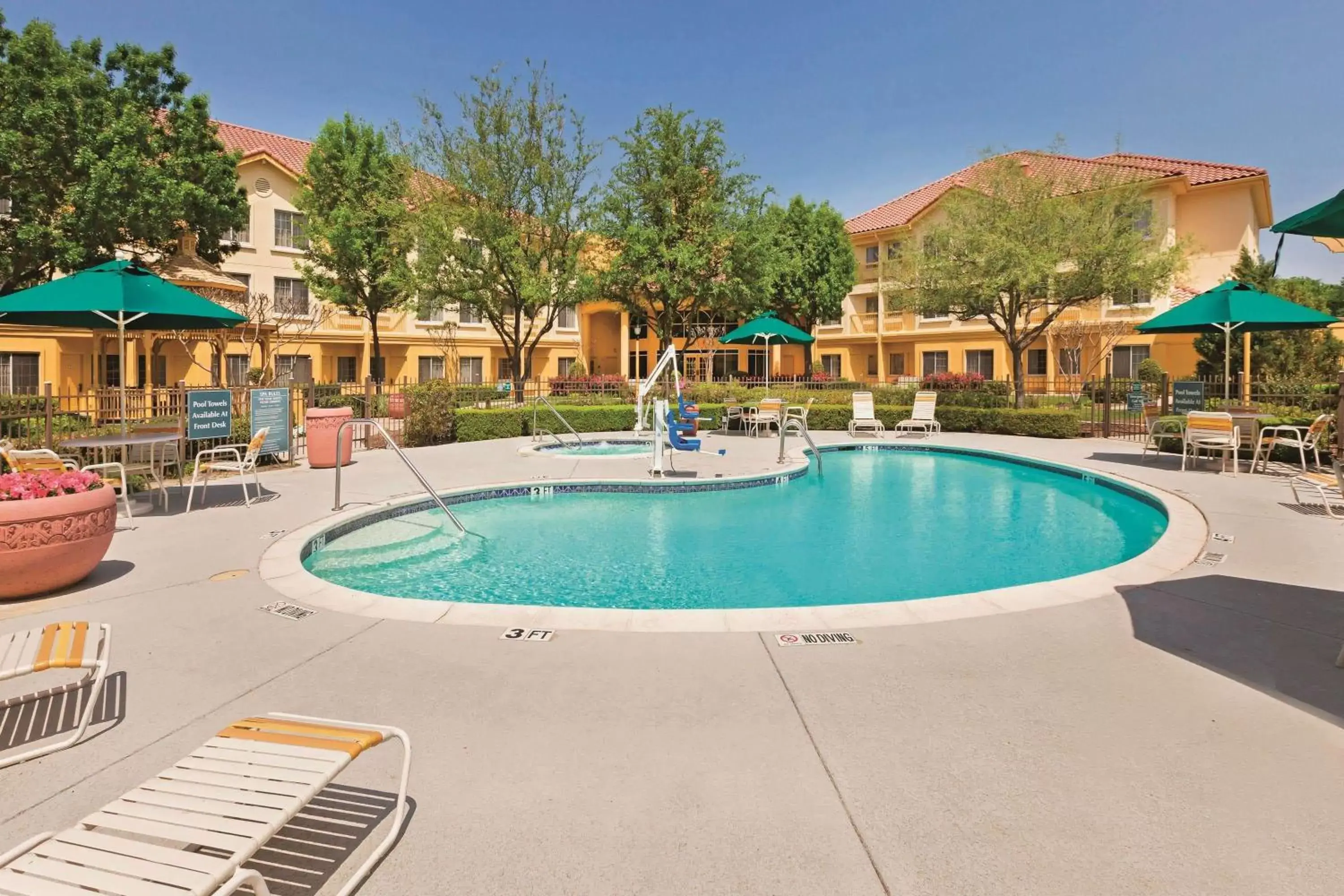 On site, Swimming Pool in La Quinta by Wyndham Dallas DFW Airport North