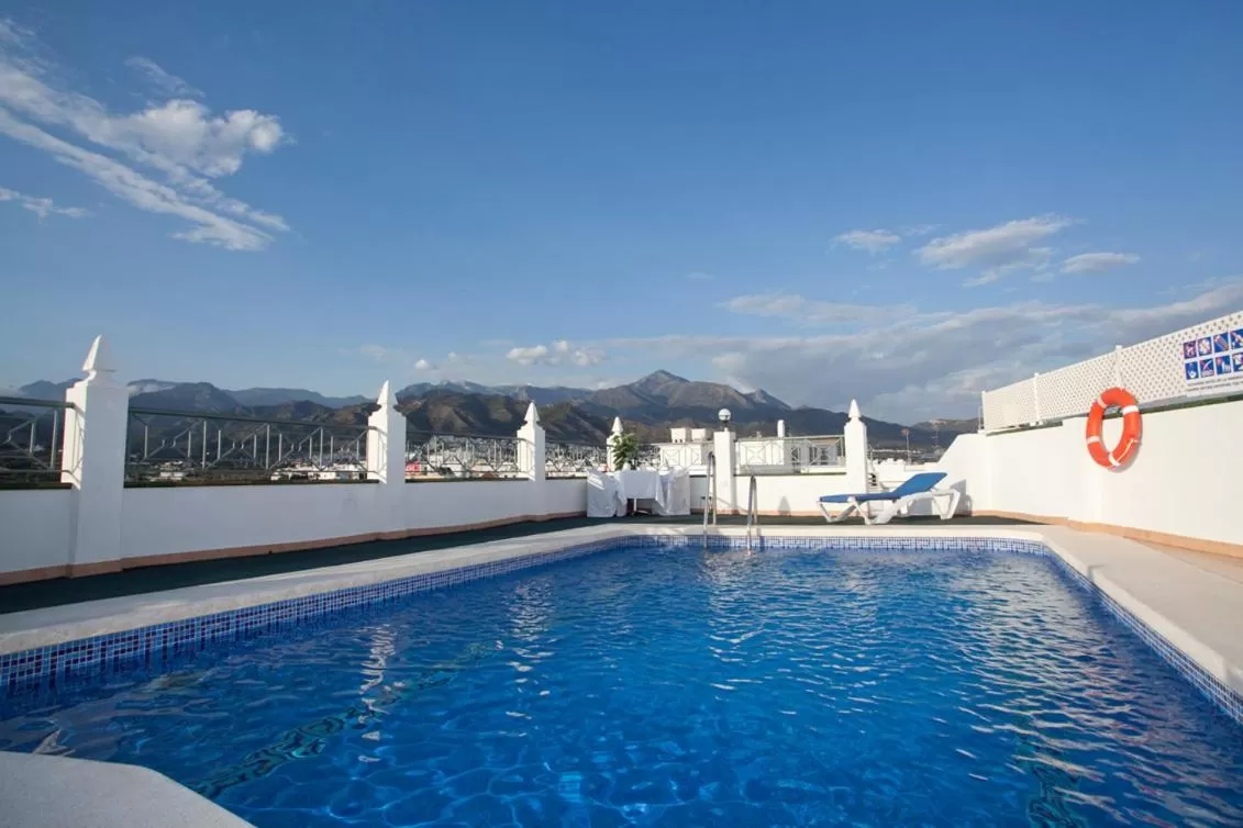 Swimming pool in Hotel Bajamar Centro