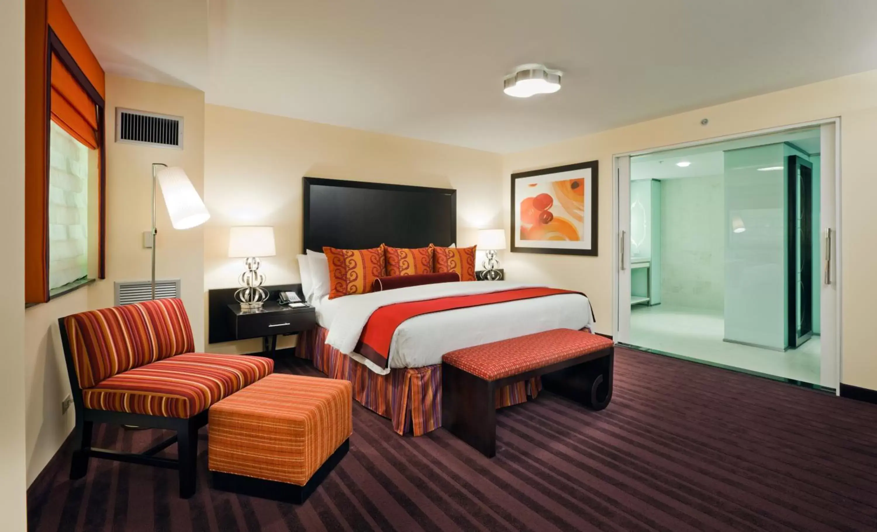Bedroom in Washington Plaza Hotel