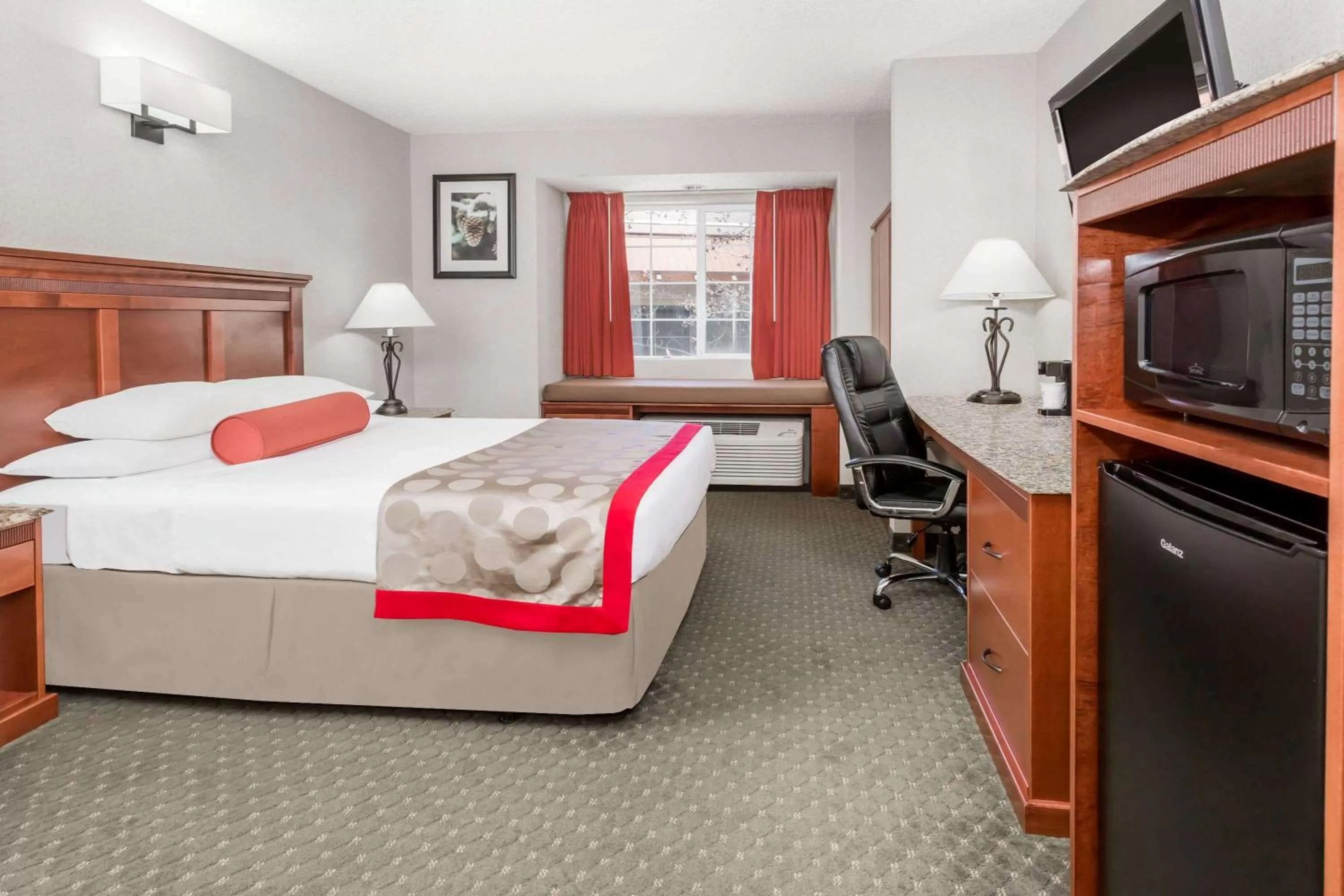 Photo of the whole room, Bed in Ramada by Wyndham Frisco