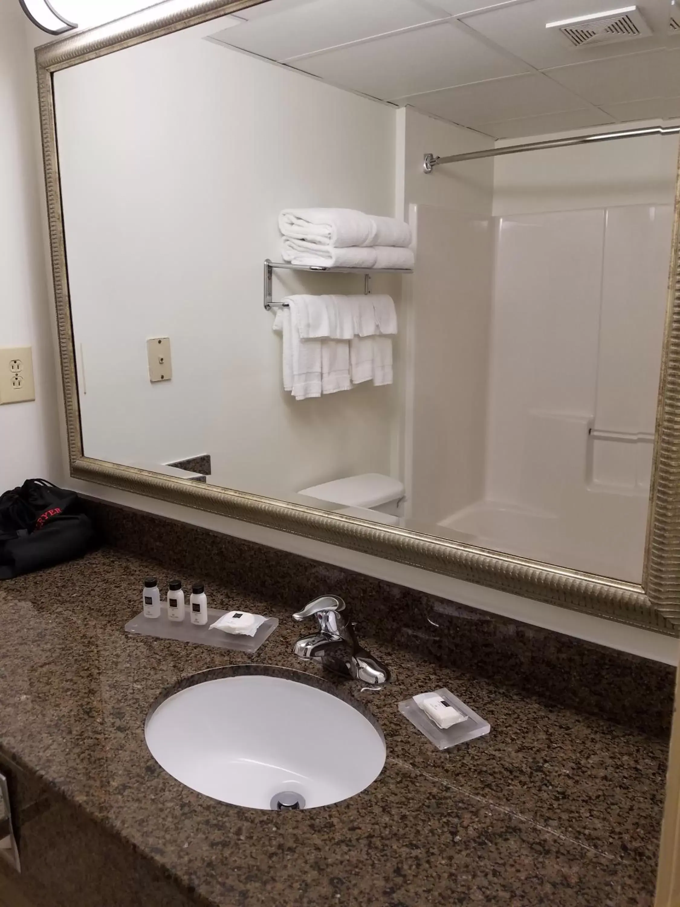 Bathroom in Country Inn & Suites by Radisson, Lexington, VA