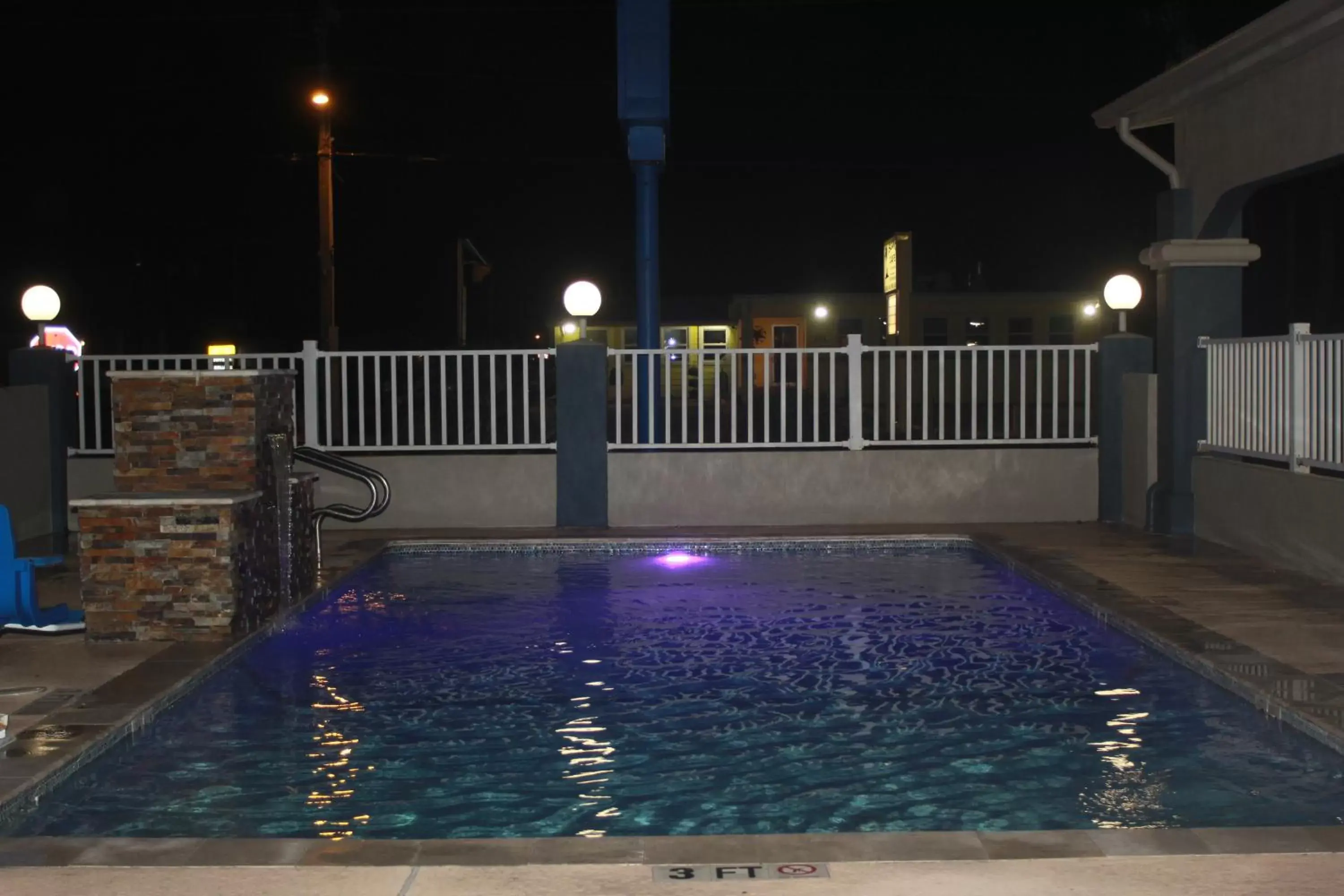 Swimming pool in Americas Best Value Inn Port Aransas Swimming pool in Americas Best Value Inn Port Aransas
