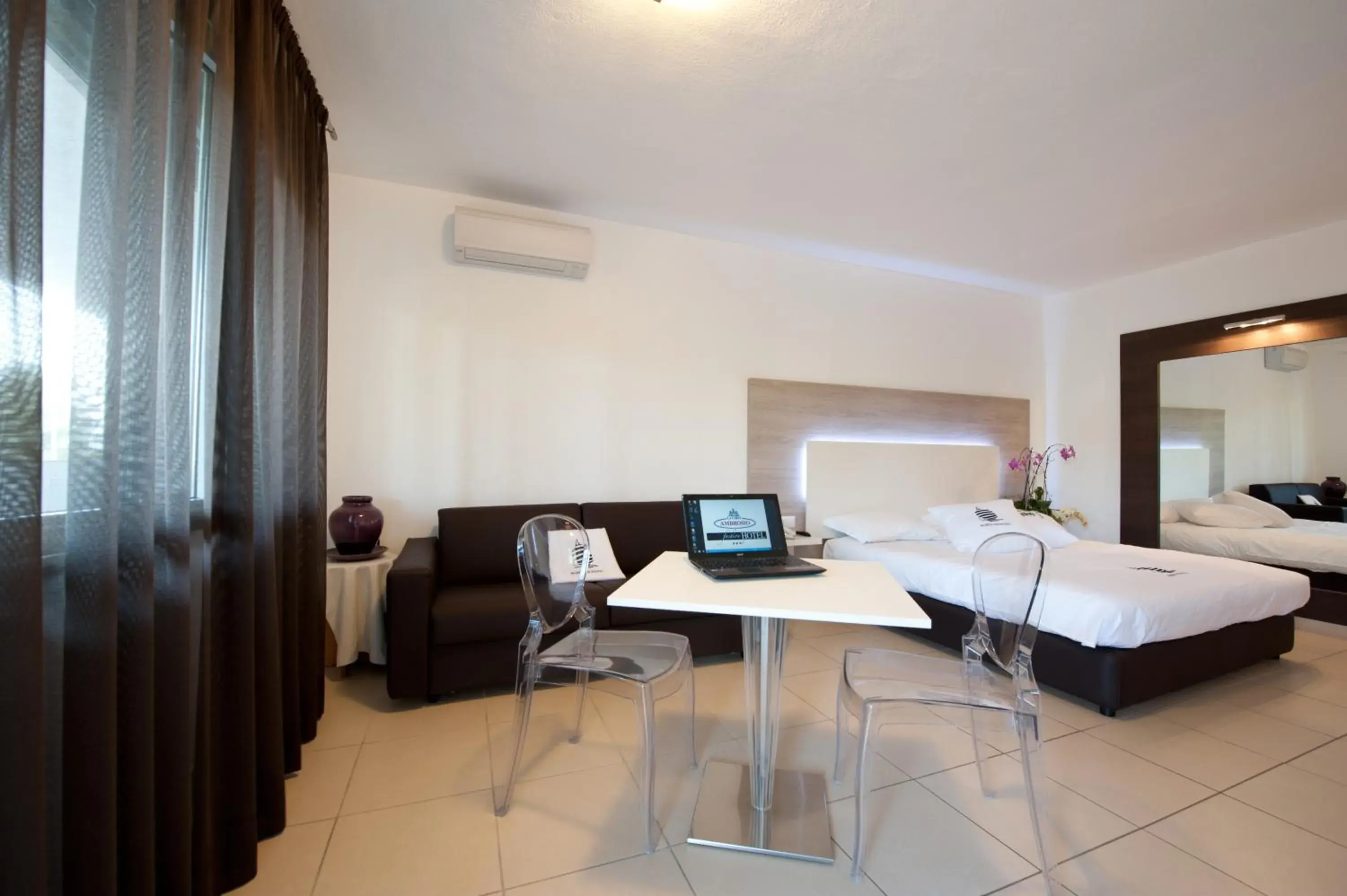 Bedroom in Hotel Ambrosio La Corte