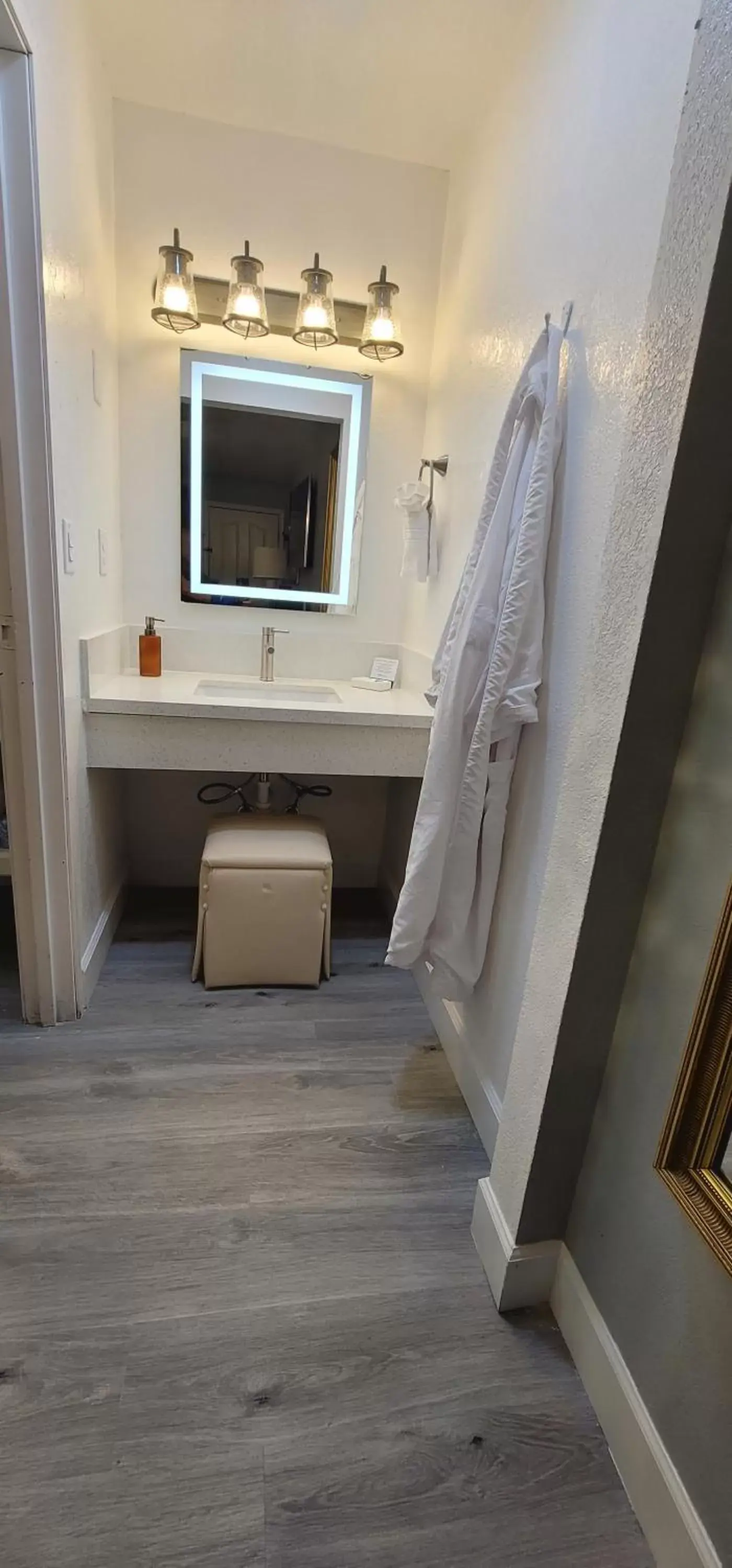 Bathroom in Dragonfly Inn & Suites