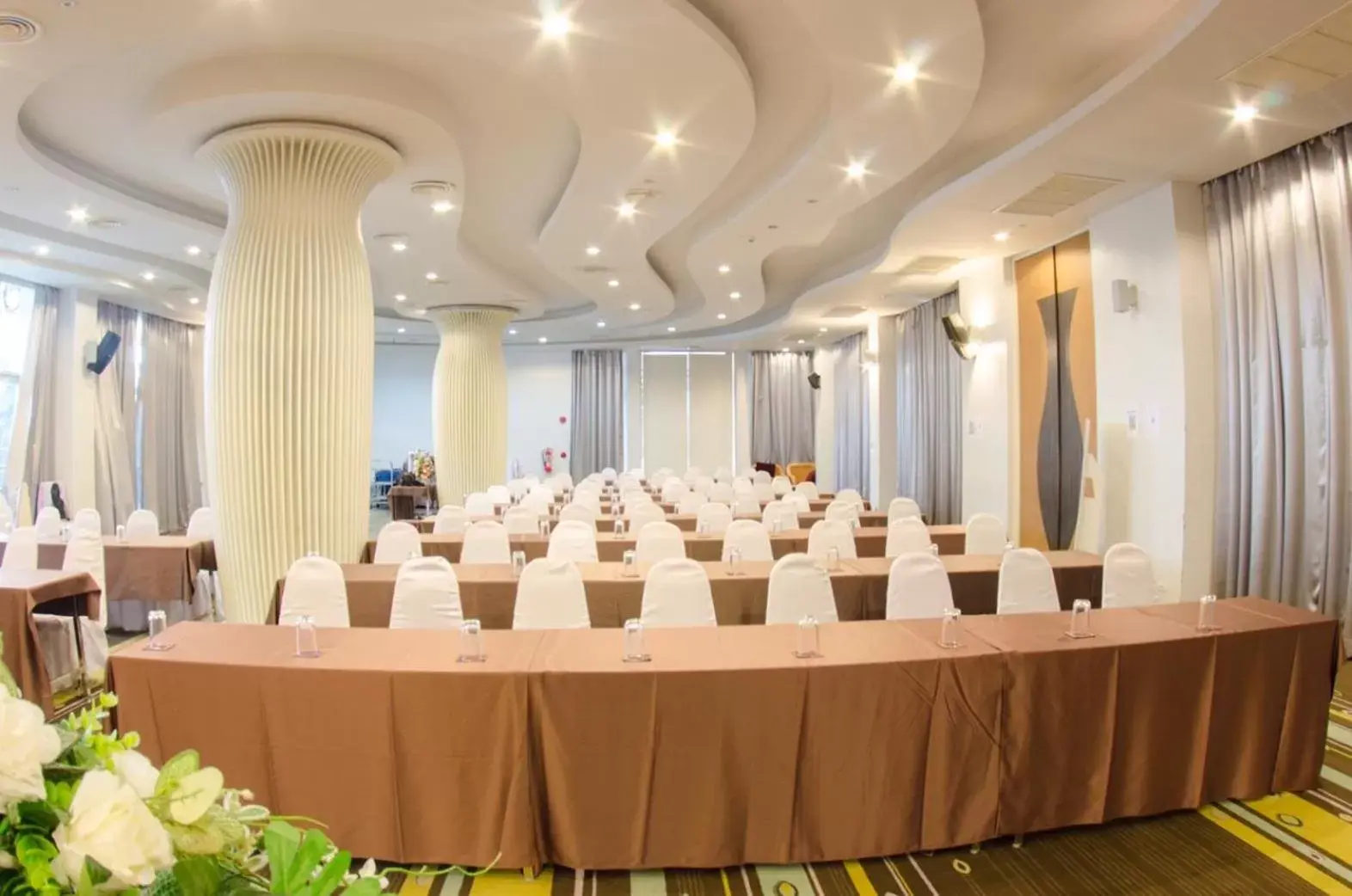 Banquet/Function facilities, Banquet Facilities in Prajaktra Design Hotel