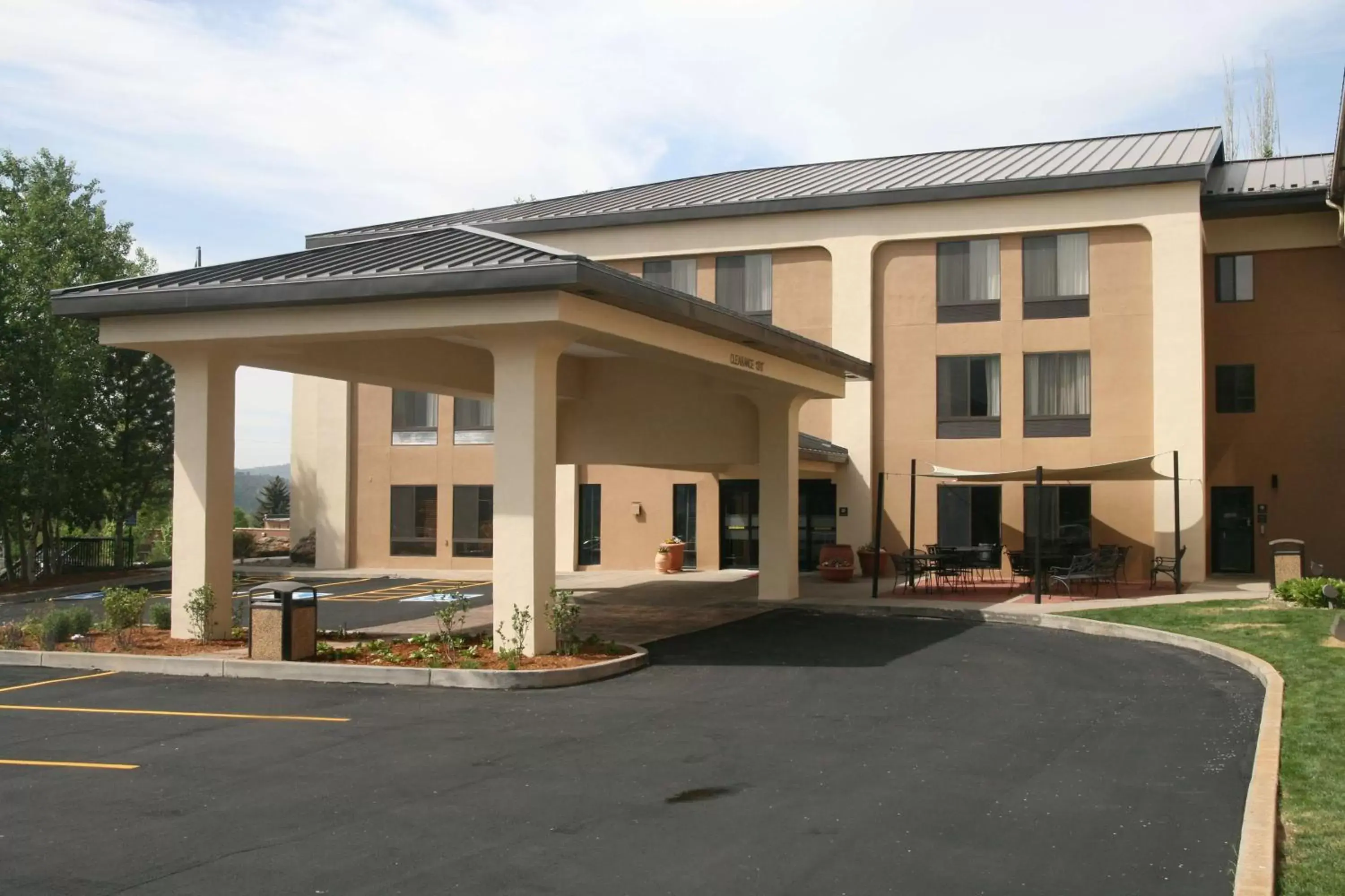 Property Building in Hampton Inn Durango