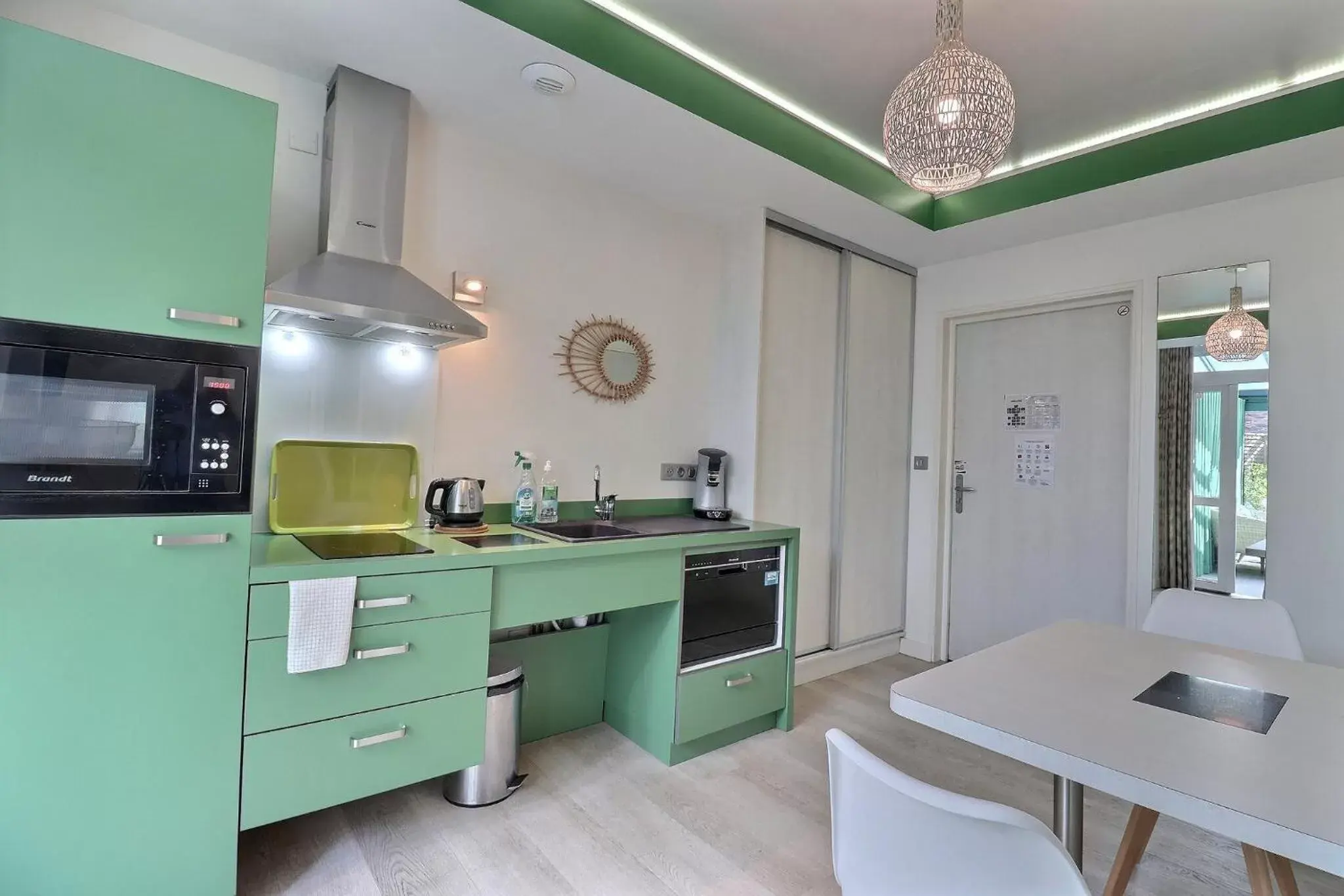 Kitchen or kitchenette, Kitchen/Kitchenette in Garden Hotel Rennes Centre Gare