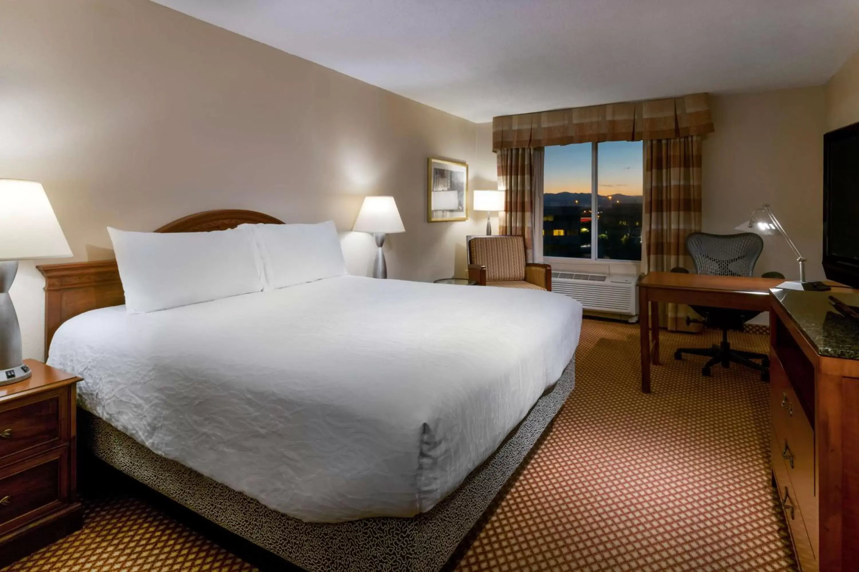 Bedroom, Bed in Hilton Garden Inn Denver Airport